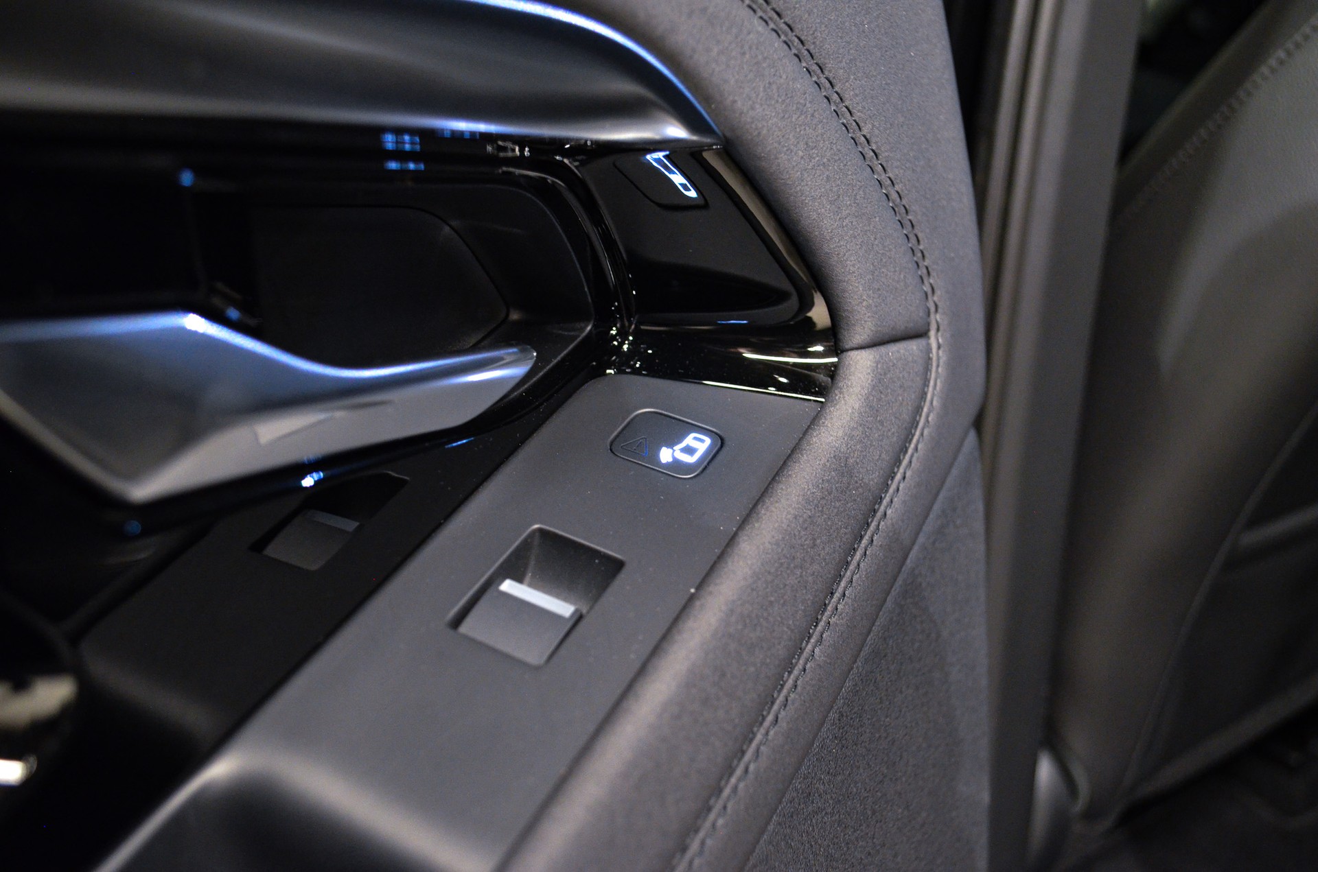 LAND ROVER Range Rover Evoque P 200 MHEV HSE AT9-image-13