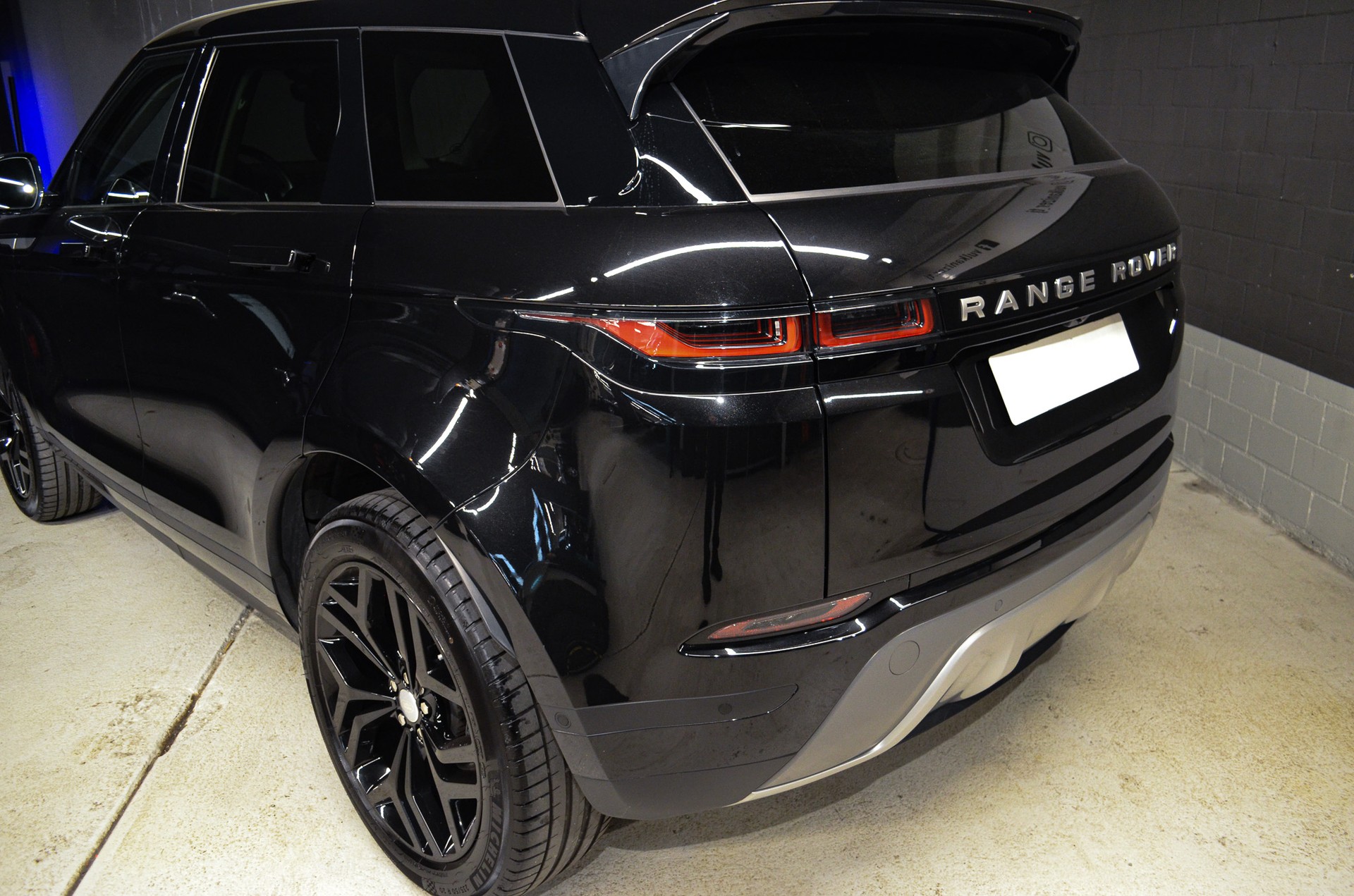 LAND ROVER Range Rover Evoque P 200 MHEV HSE AT9-image-9