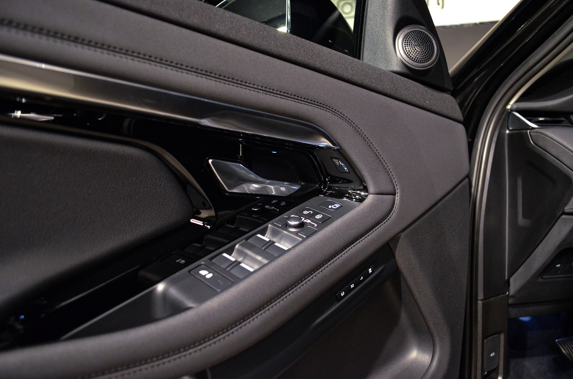 LAND ROVER Range Rover Evoque P 200 MHEV HSE AT9-image-16