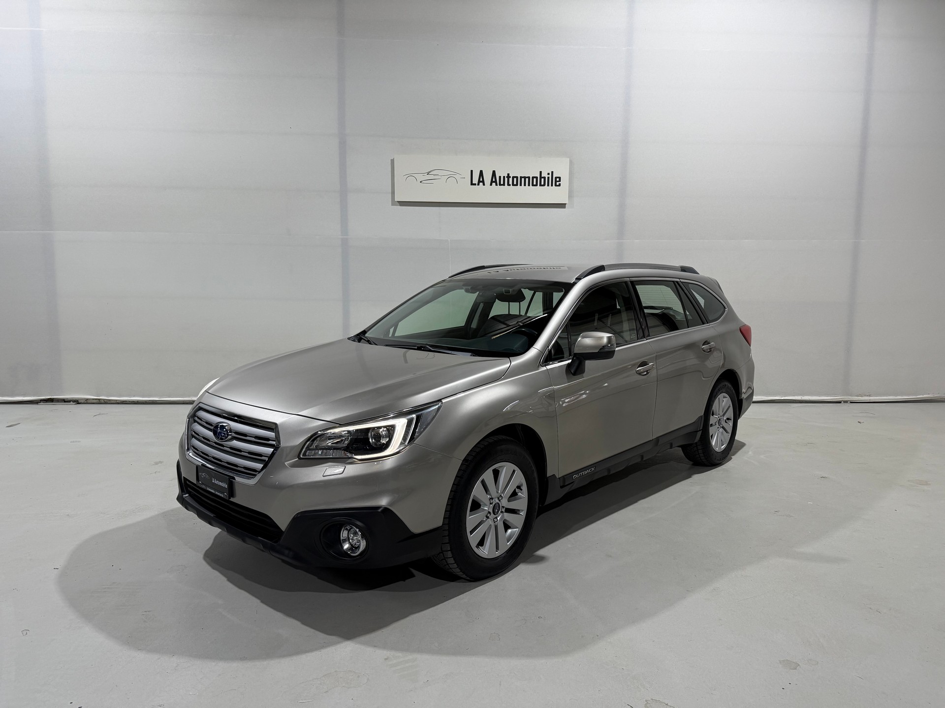 SUBARU Outback 2.5i Luxury AWD Lineartronic-image-0