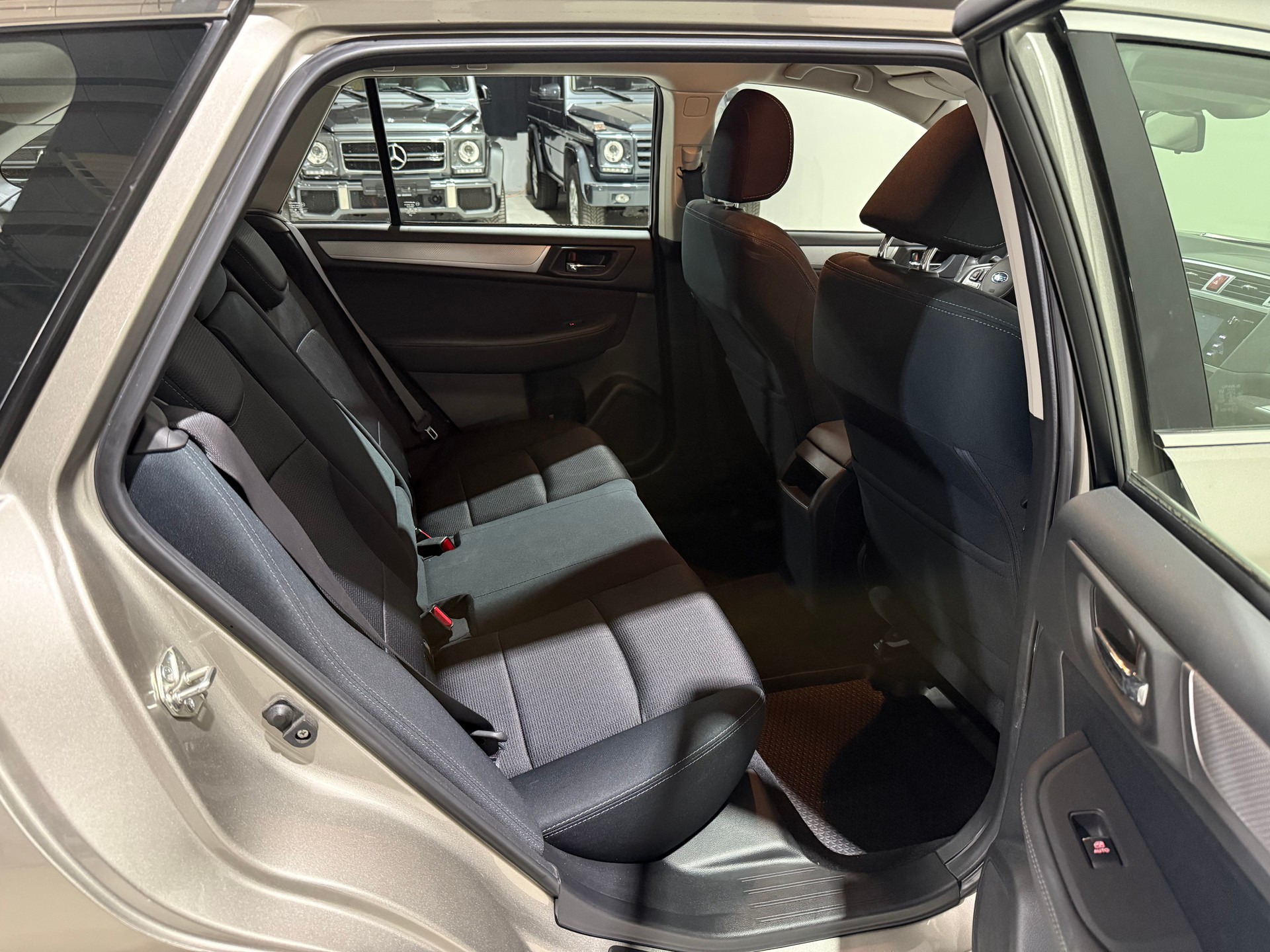 SUBARU Outback 2.5i Luxury AWD Lineartronic-image-14