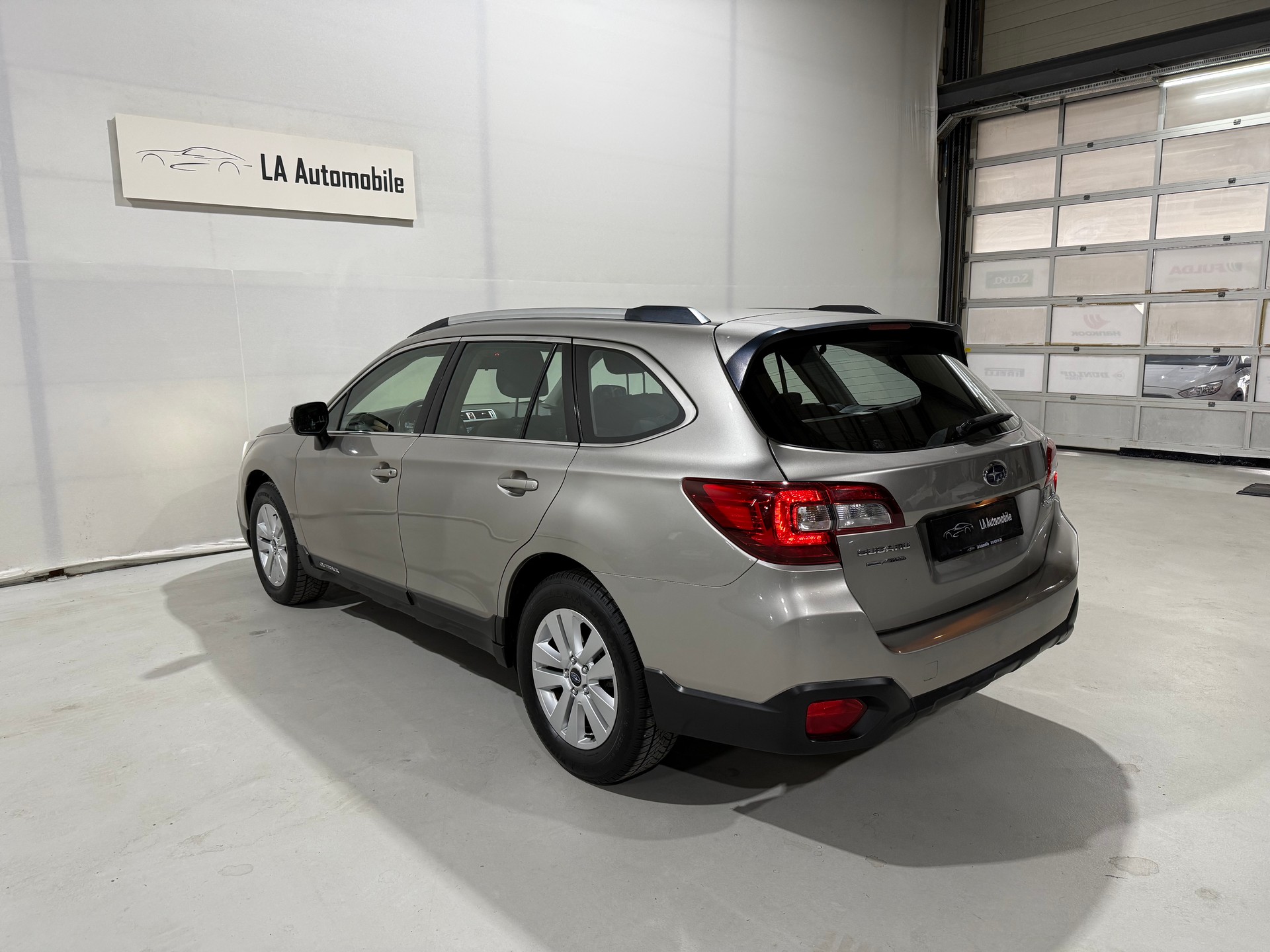 SUBARU Outback 2.5i Luxury AWD Lineartronic-image-9