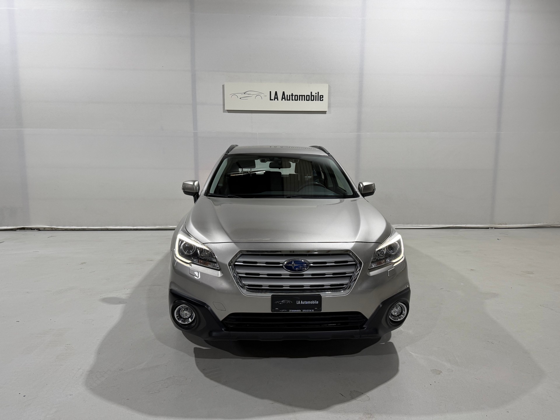 SUBARU Outback 2.5i Luxury AWD Lineartronic-image-3
