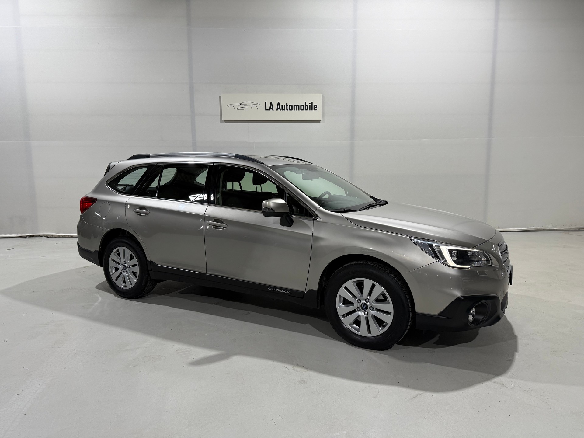 SUBARU Outback 2.5i Luxury AWD Lineartronic-image-5