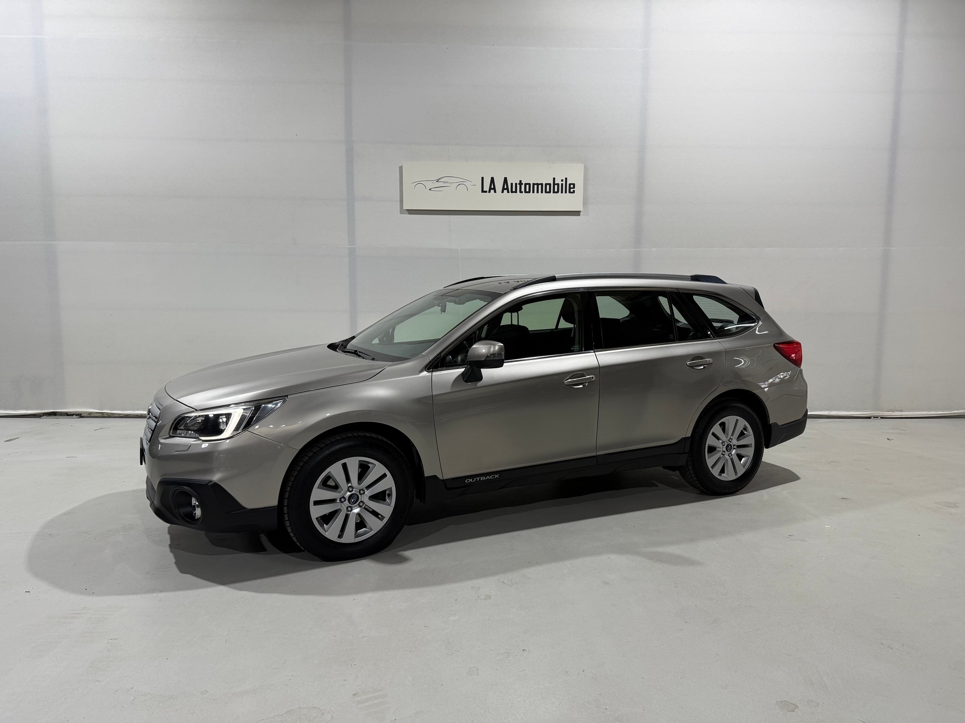 SUBARU Outback 2.5i Luxury AWD Lineartronic-image-1