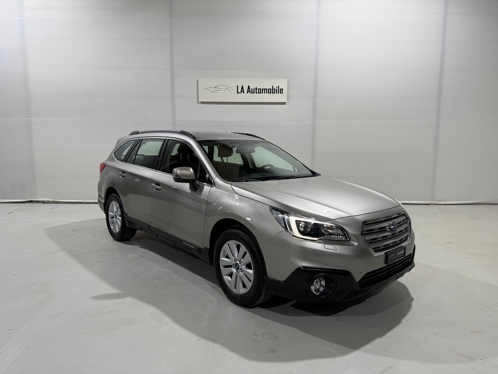 SUBARU Outback 2.5i Luxury AWD Lineartronic-image-4