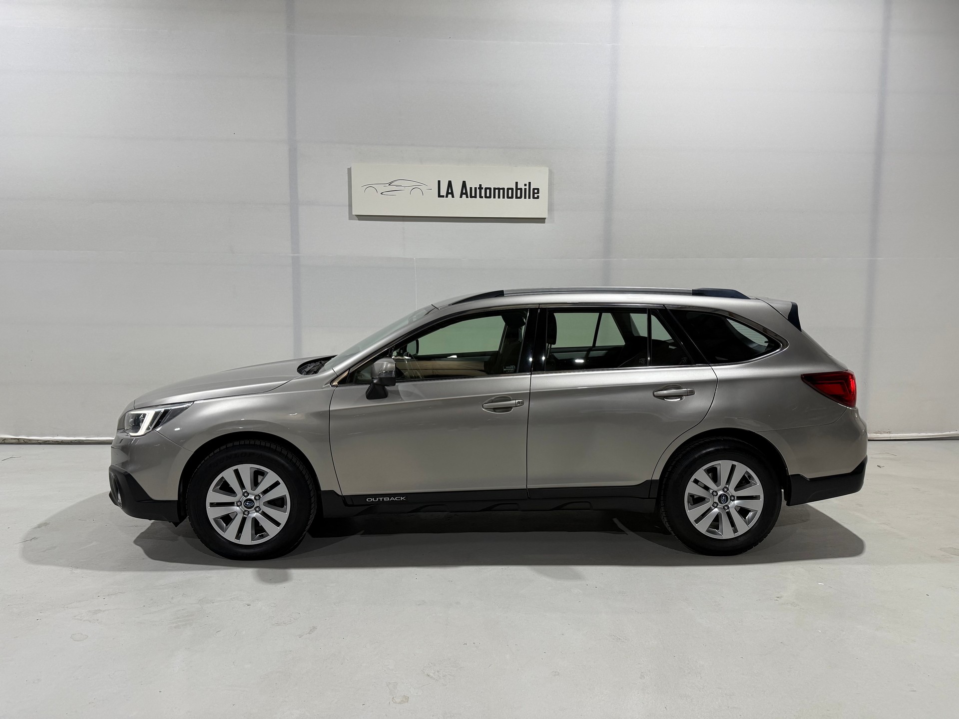 SUBARU Outback 2.5i Luxury AWD Lineartronic-image-2