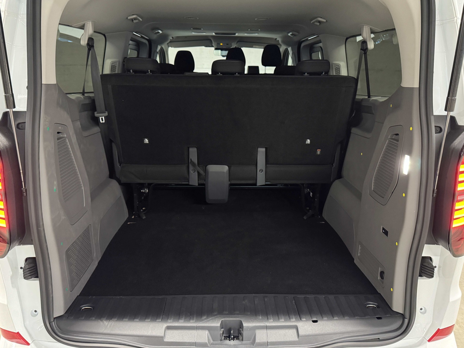 VW Caravelle 2.0 TDI Life LWB 4 Motion Aut 8-image-15