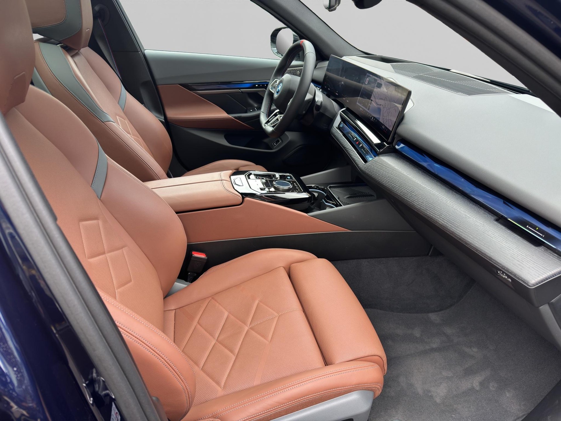 BMW i5 M60 xDrive Touring-image-17