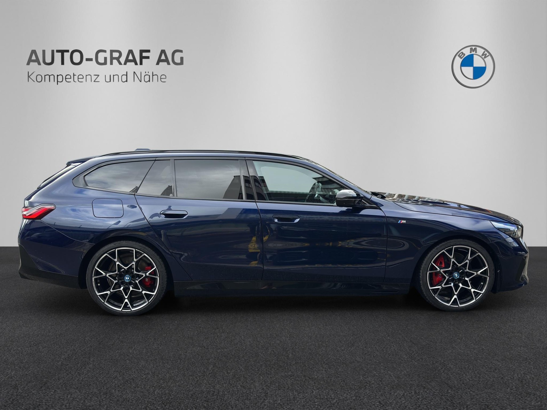 BMW i5 M60 xDrive Touring-image-5