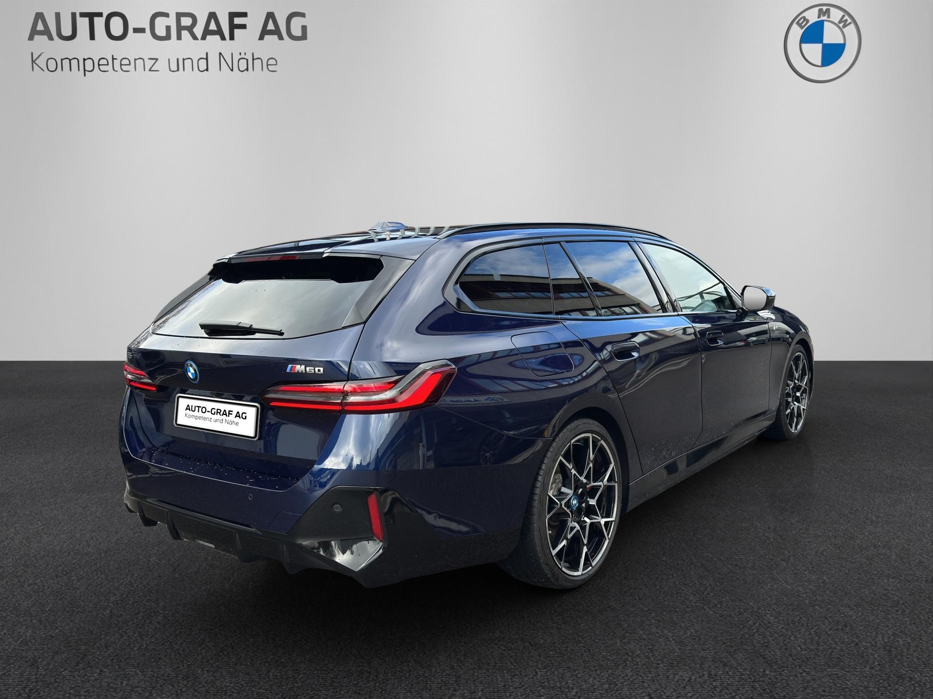 BMW i5 M60 xDrive Touring-image-4