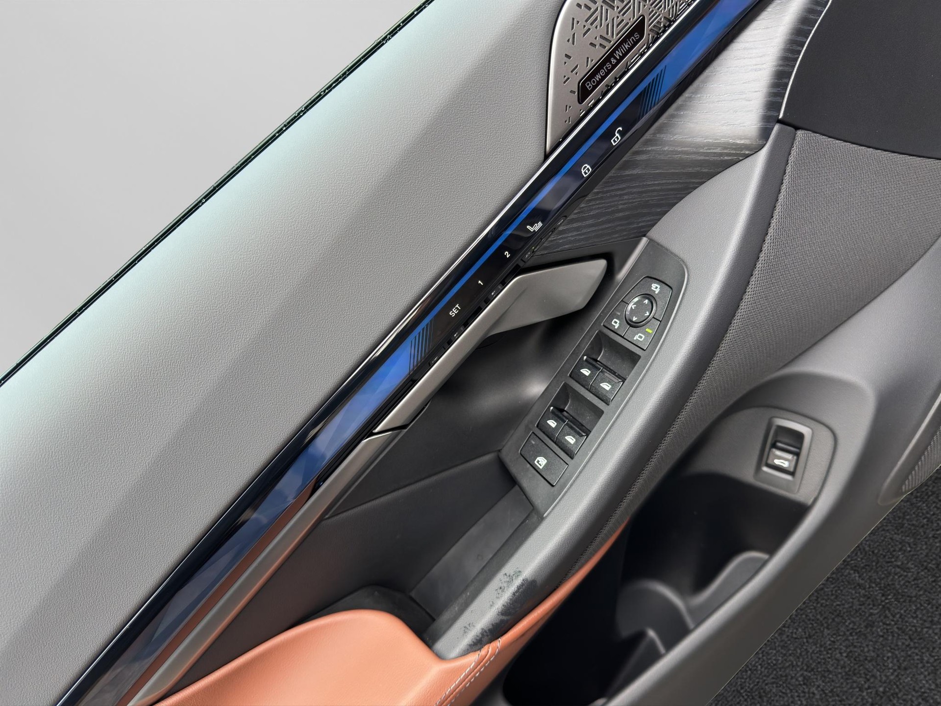 BMW i5 M60 xDrive Touring-image-12