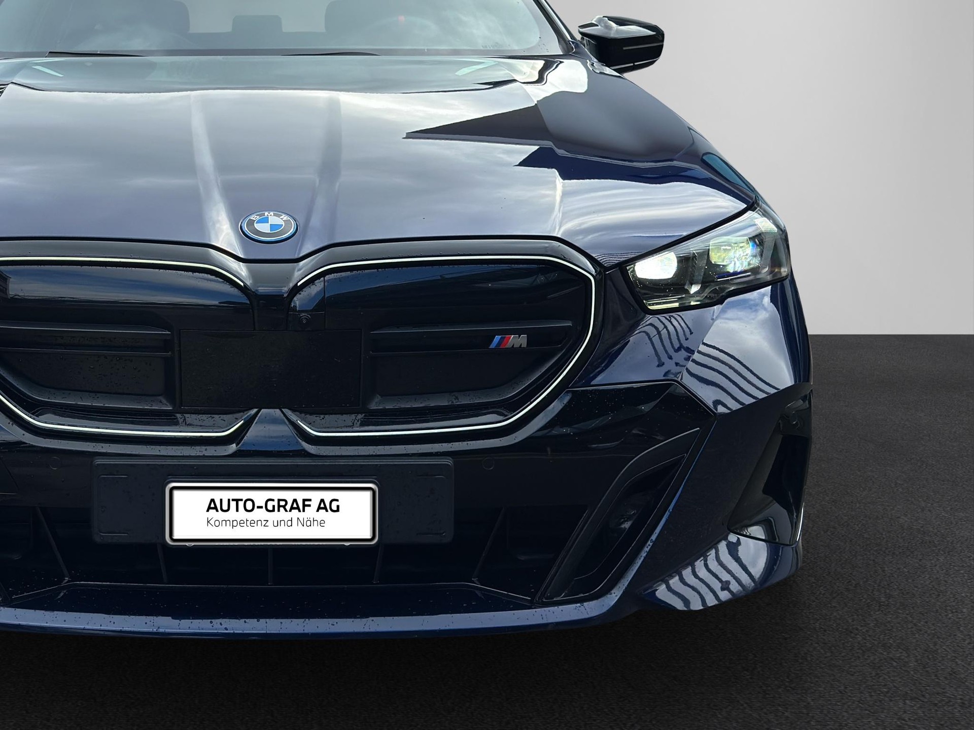 BMW i5 M60 xDrive Touring-image-8
