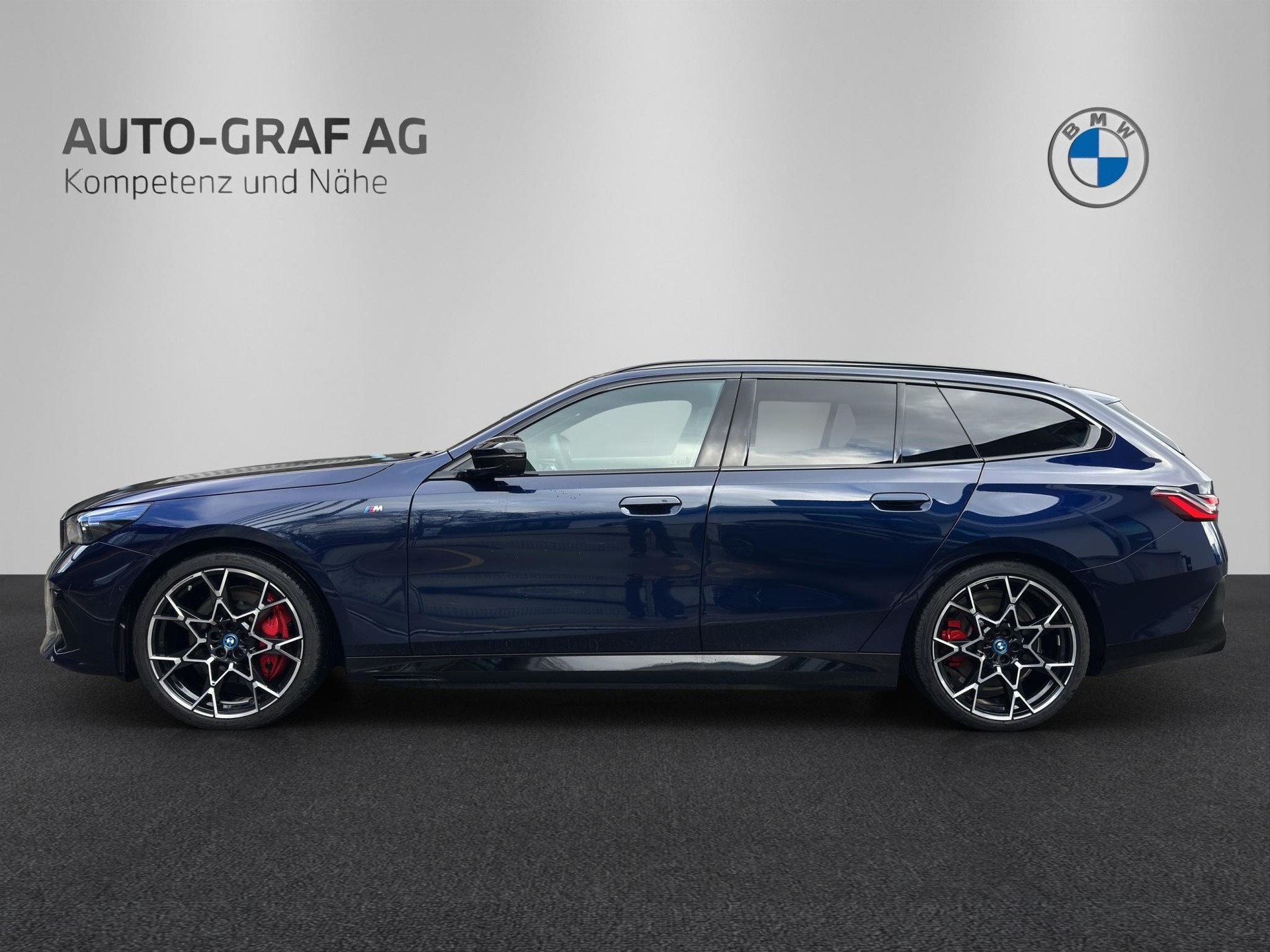 BMW i5 M60 xDrive Touring-image-1