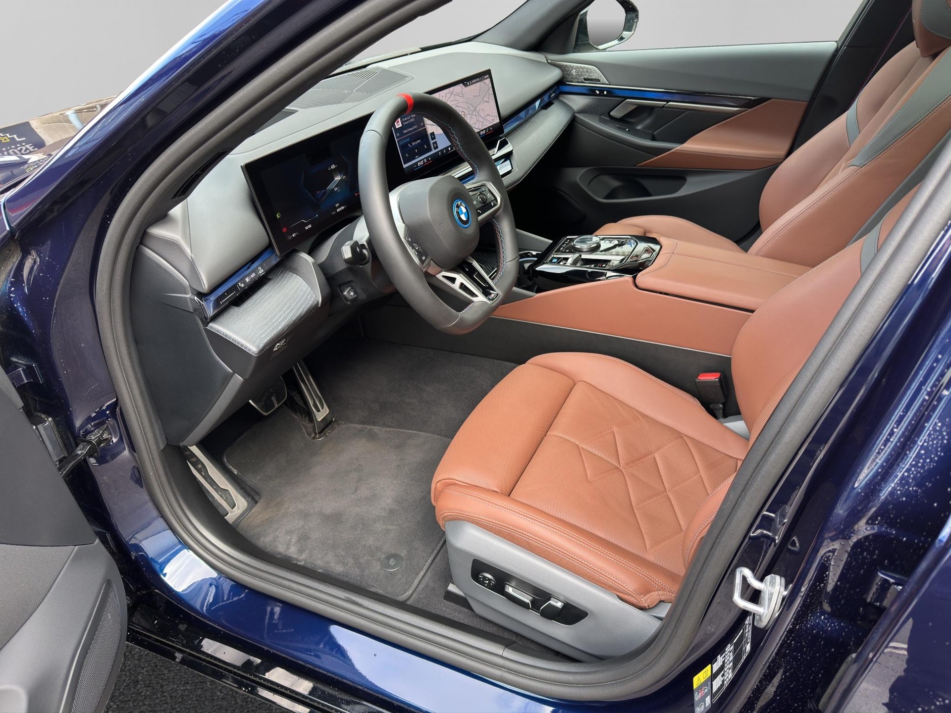 BMW i5 M60 xDrive Touring-image-10