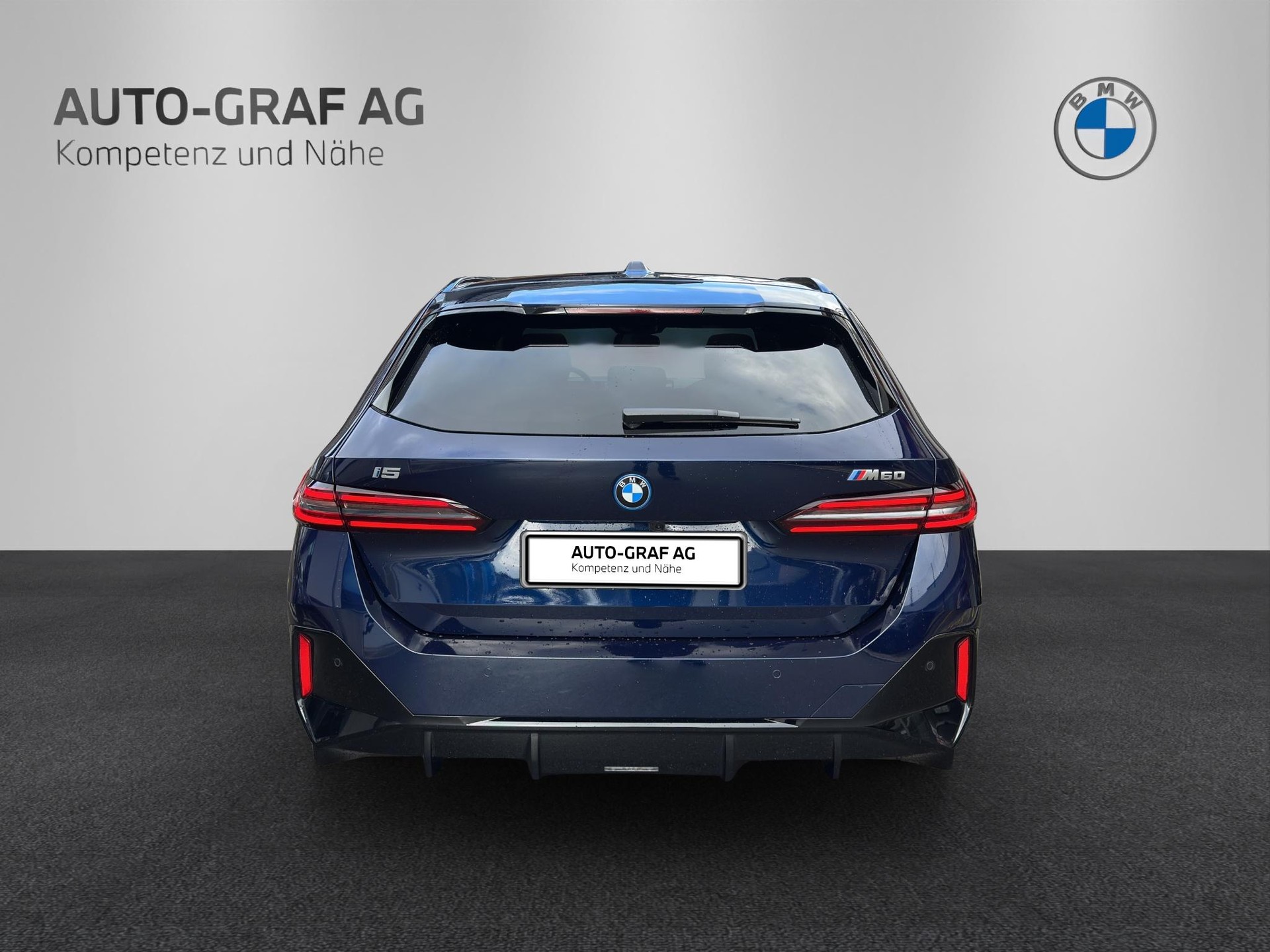 BMW i5 M60 xDrive Touring-image-3