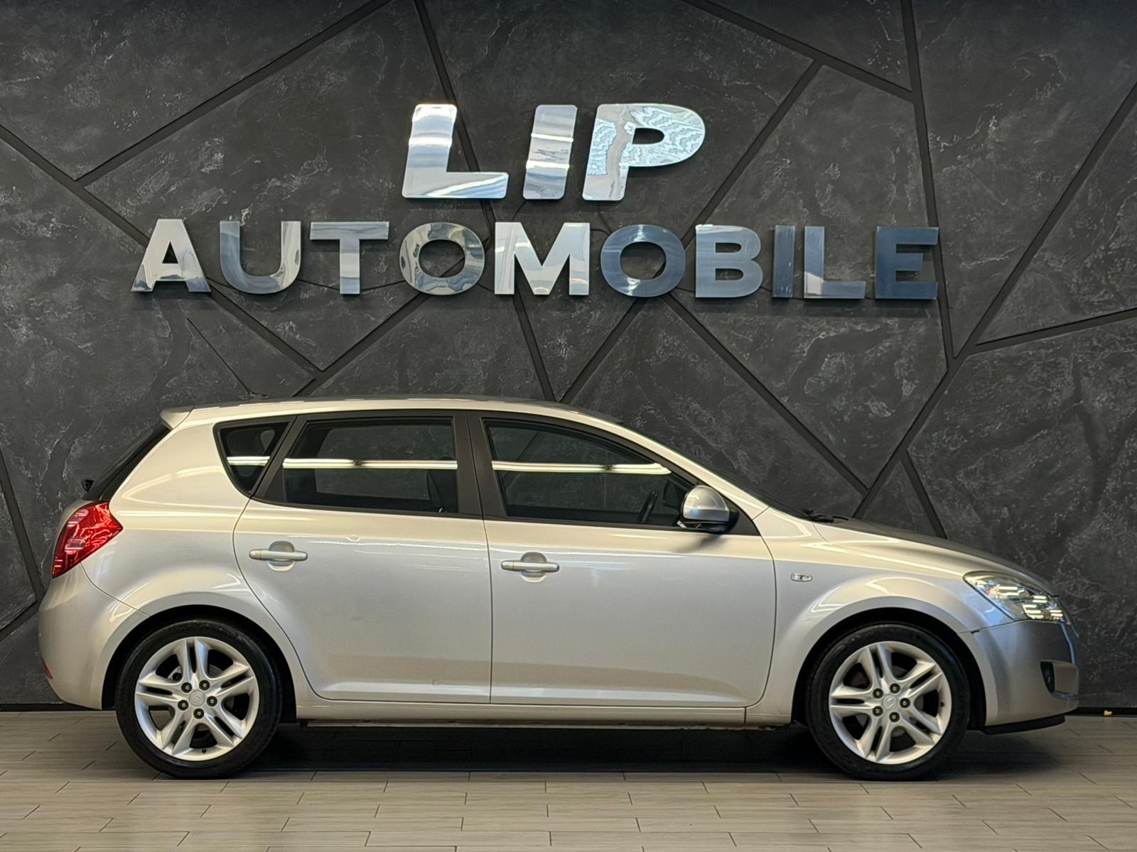 KIA Cee'd 2.0 16V Style-image-3