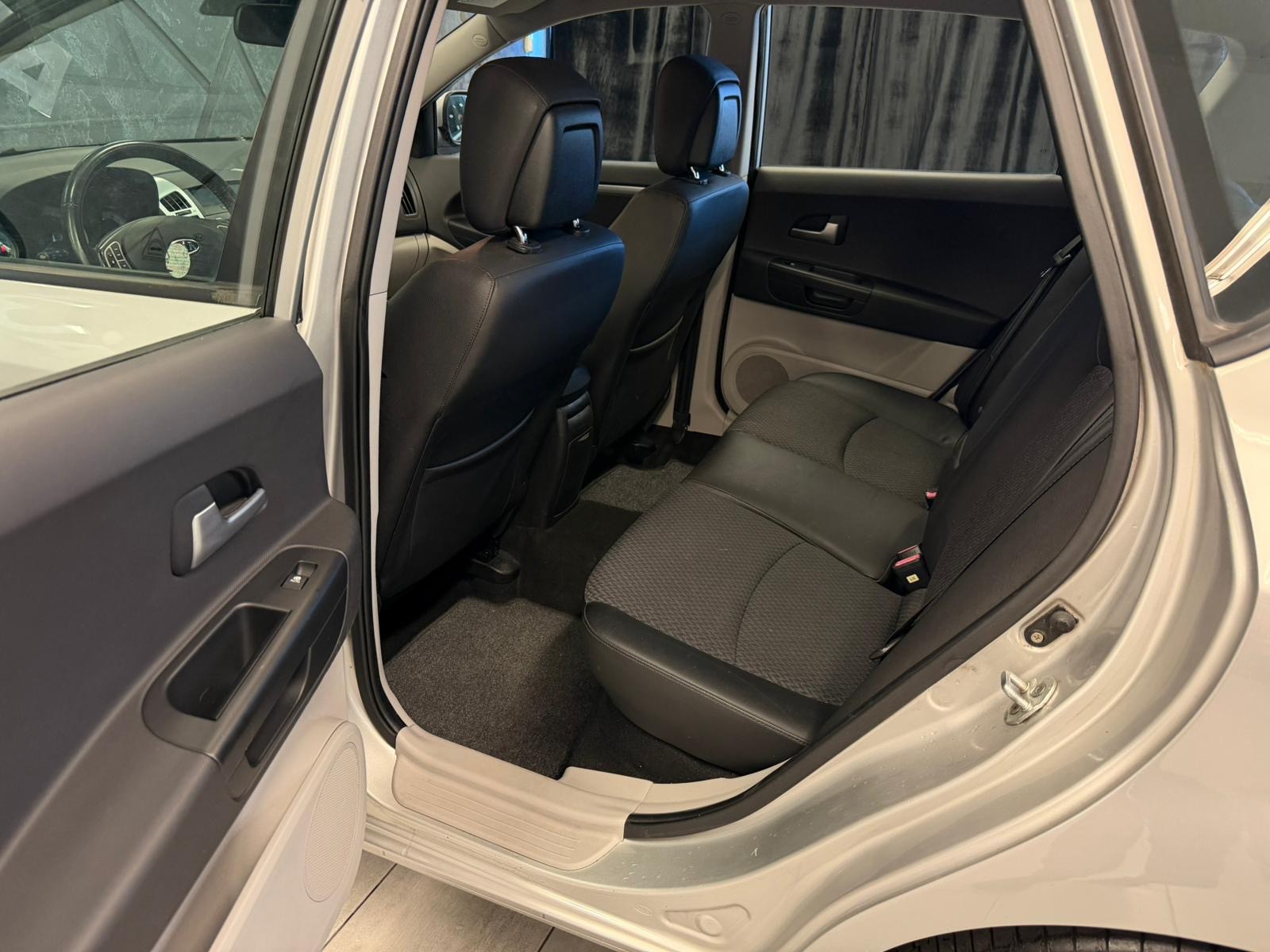 KIA Cee'd 2.0 16V Style-image-12