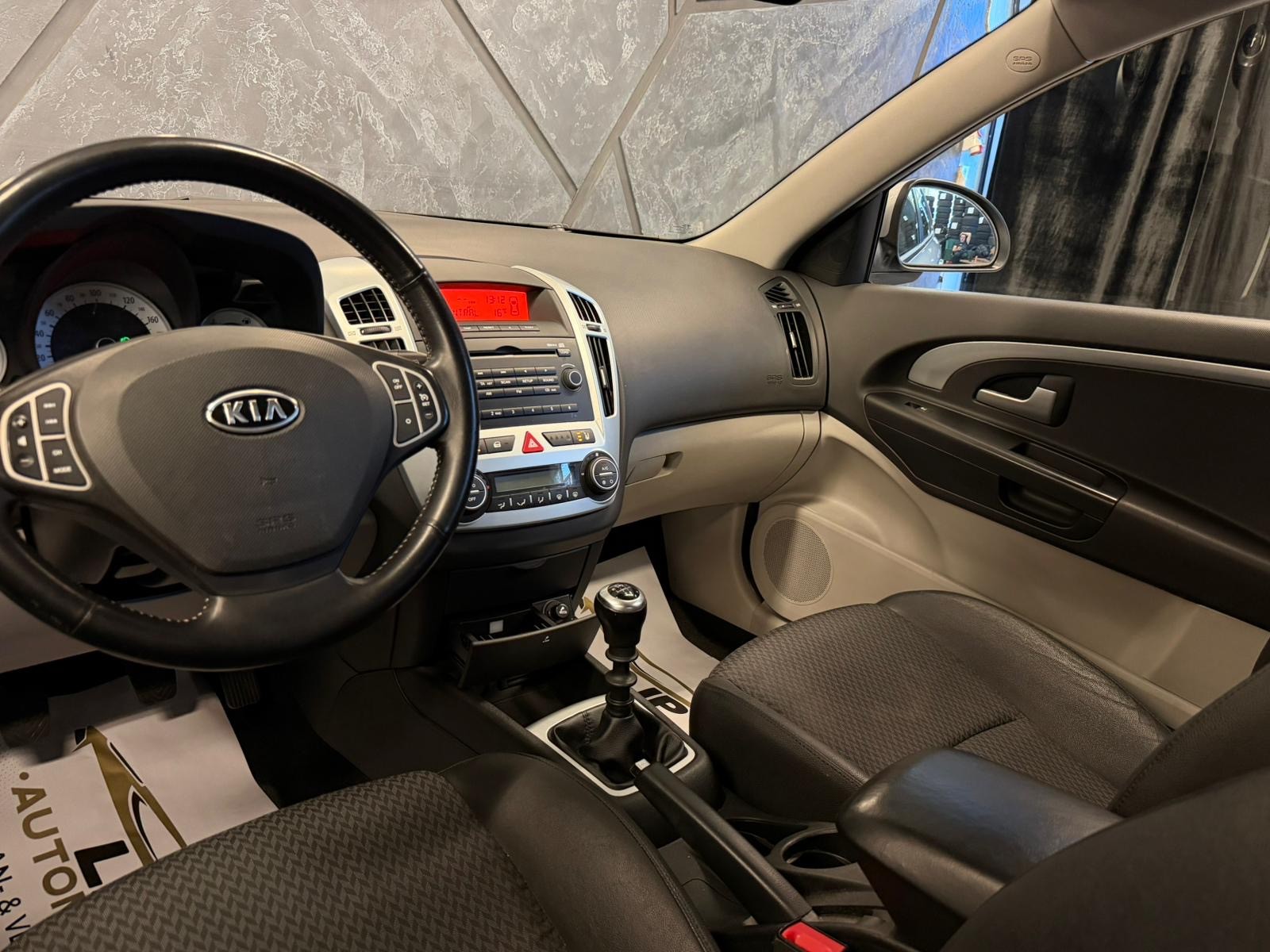KIA Cee'd 2.0 16V Style-image-9
