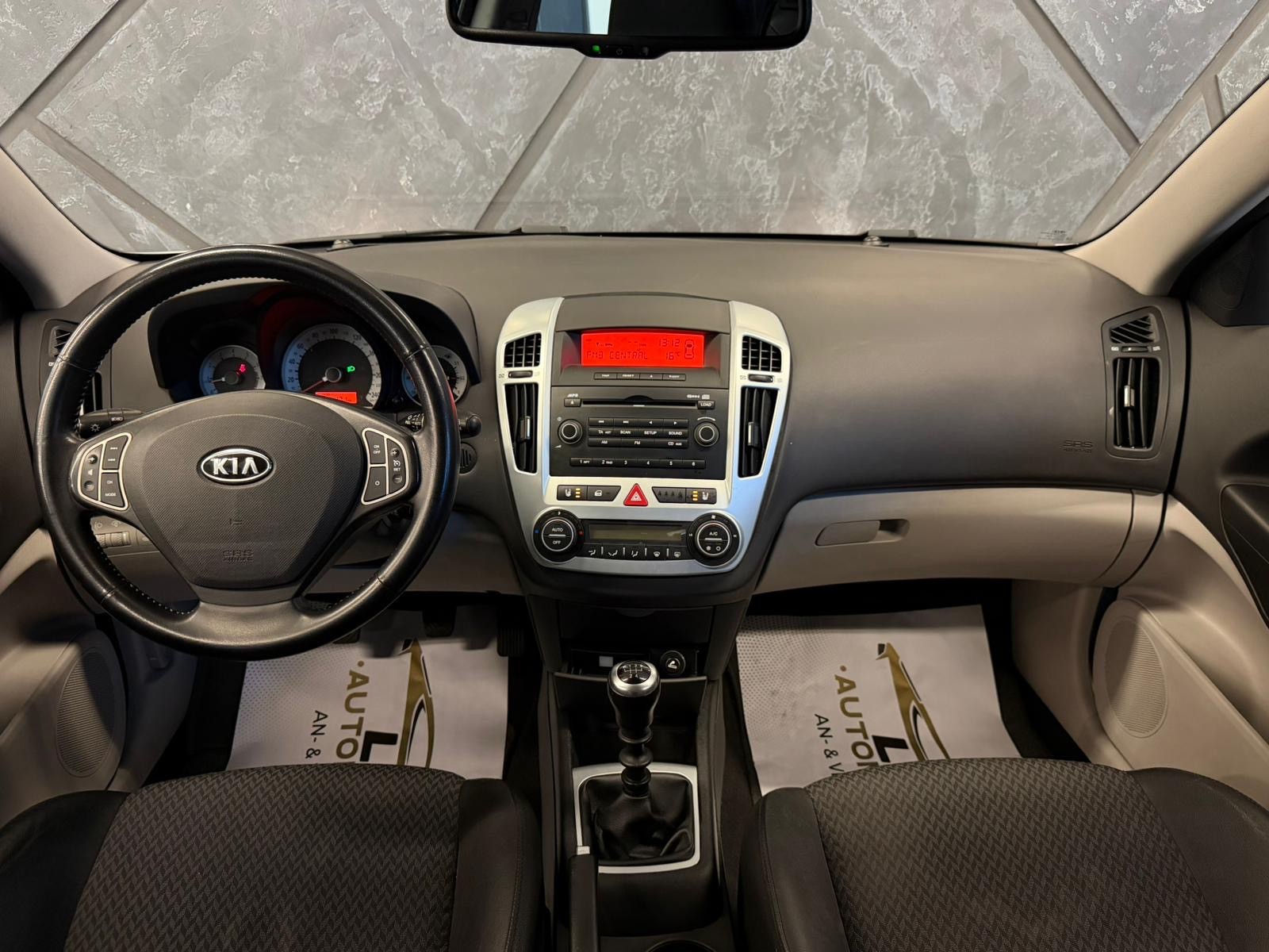 KIA Cee'd 2.0 16V Style-image-8