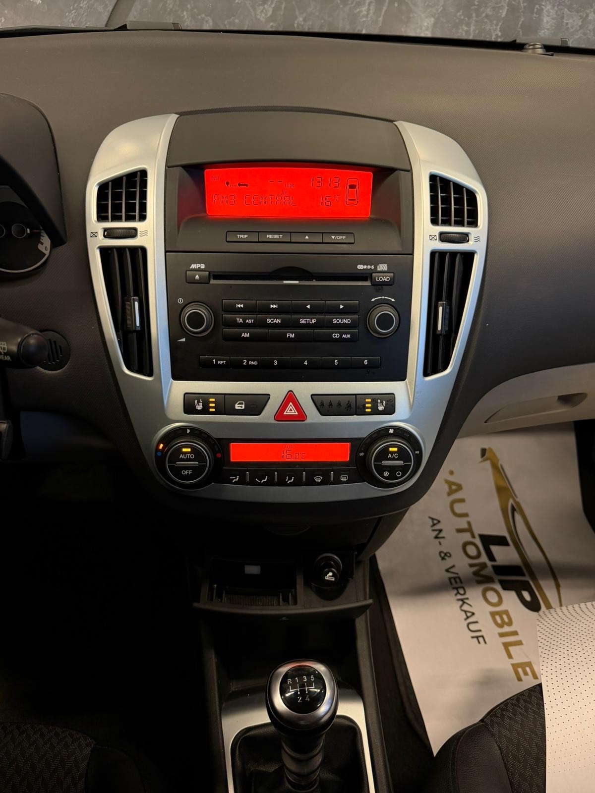 KIA Cee'd 2.0 16V Style-image-11