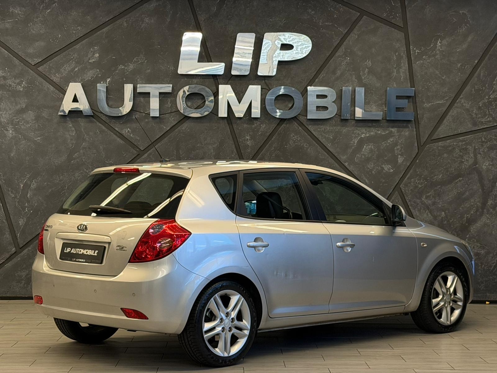 KIA Cee'd 2.0 16V Style-image-5