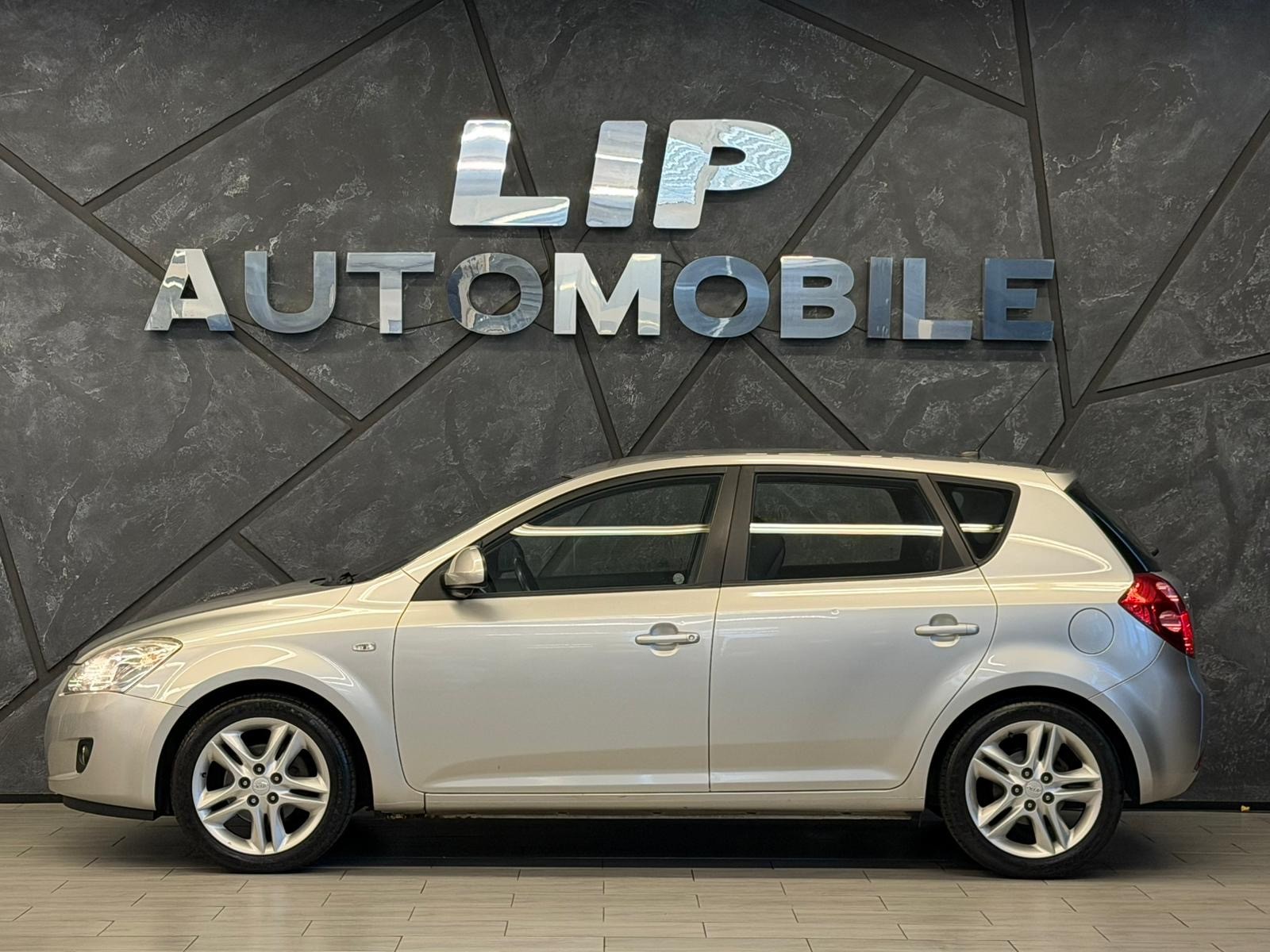 KIA Cee'd 2.0 16V Style-image-4