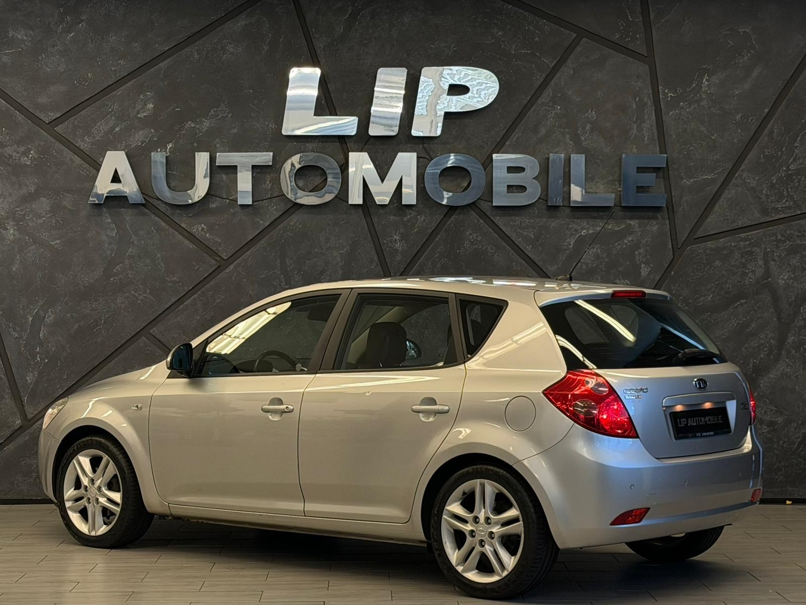 KIA Cee'd 2.0 16V Style-image-7