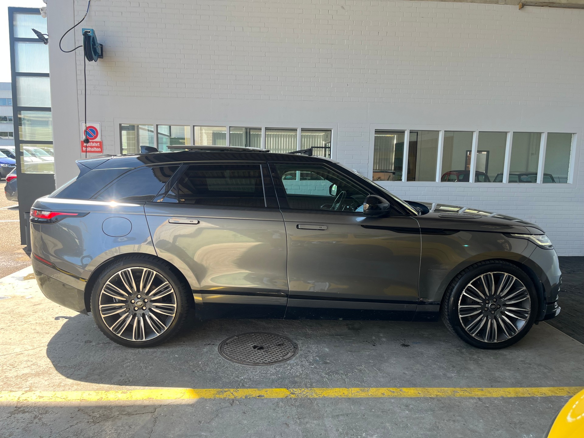 LAND ROVER Range Rover Velar R-Dynamic D 300 HSE Automatic-image-1