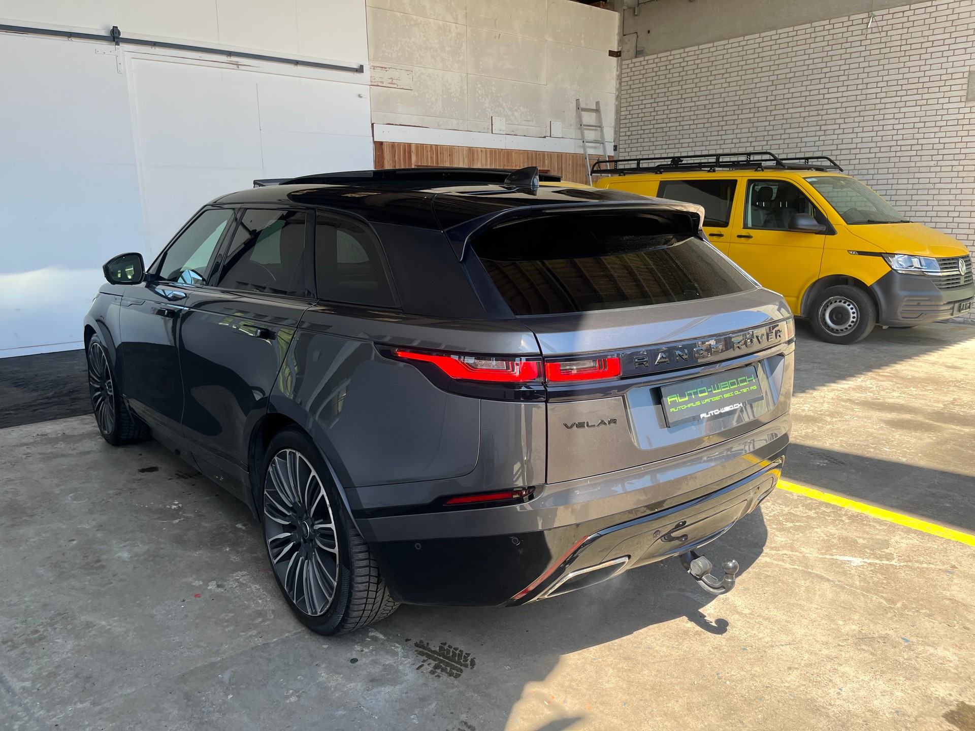 LAND ROVER Range Rover Velar R-Dynamic D 300 HSE Automatic-image-3