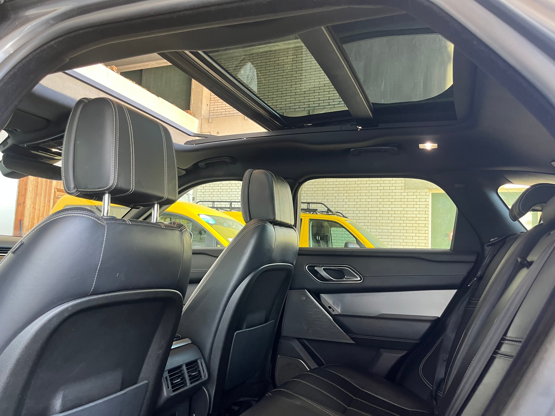 LAND ROVER Range Rover Velar R-Dynamic D 300 HSE Automatic-image-13