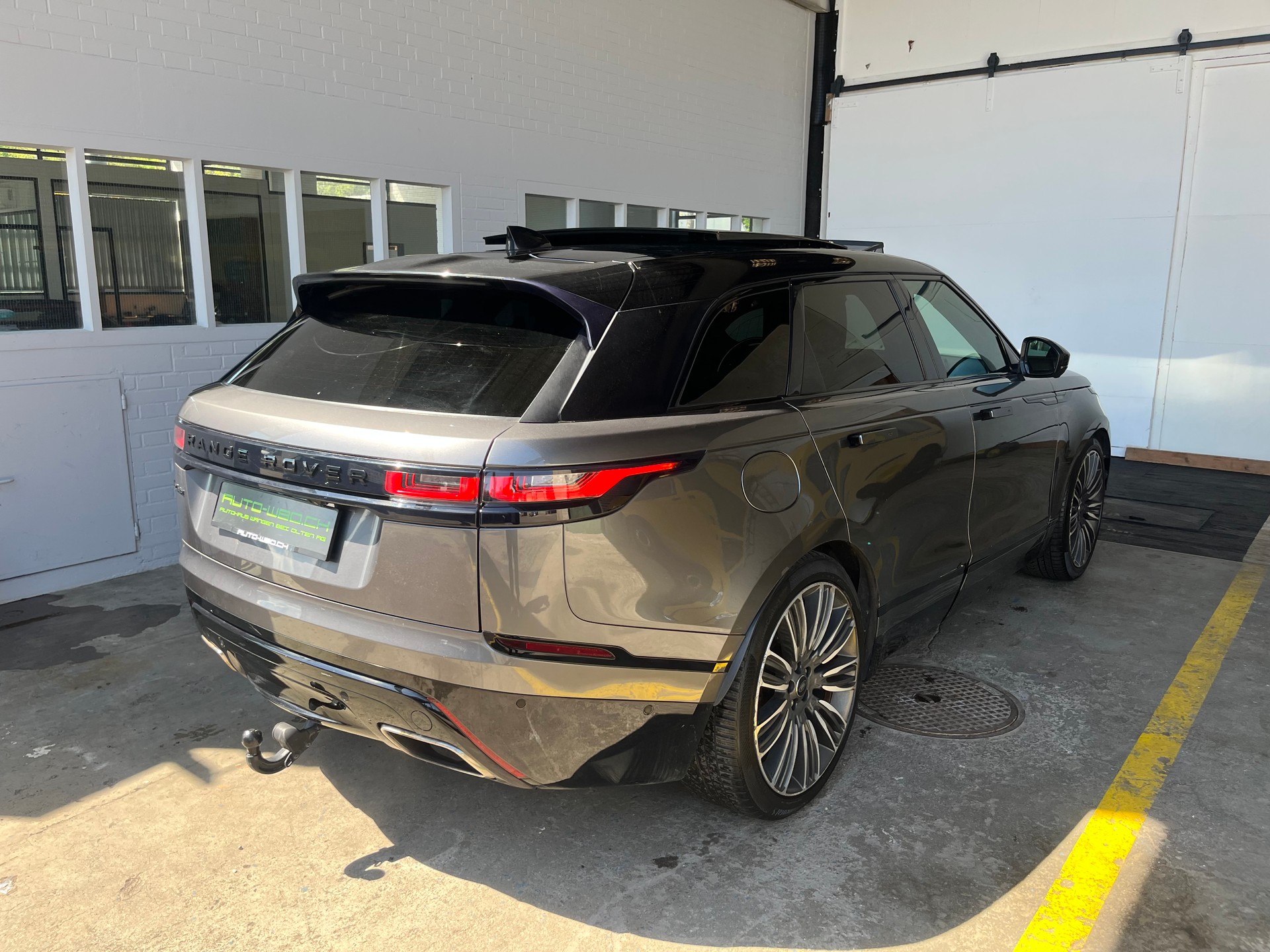 LAND ROVER Range Rover Velar R-Dynamic D 300 HSE Automatic-image-2