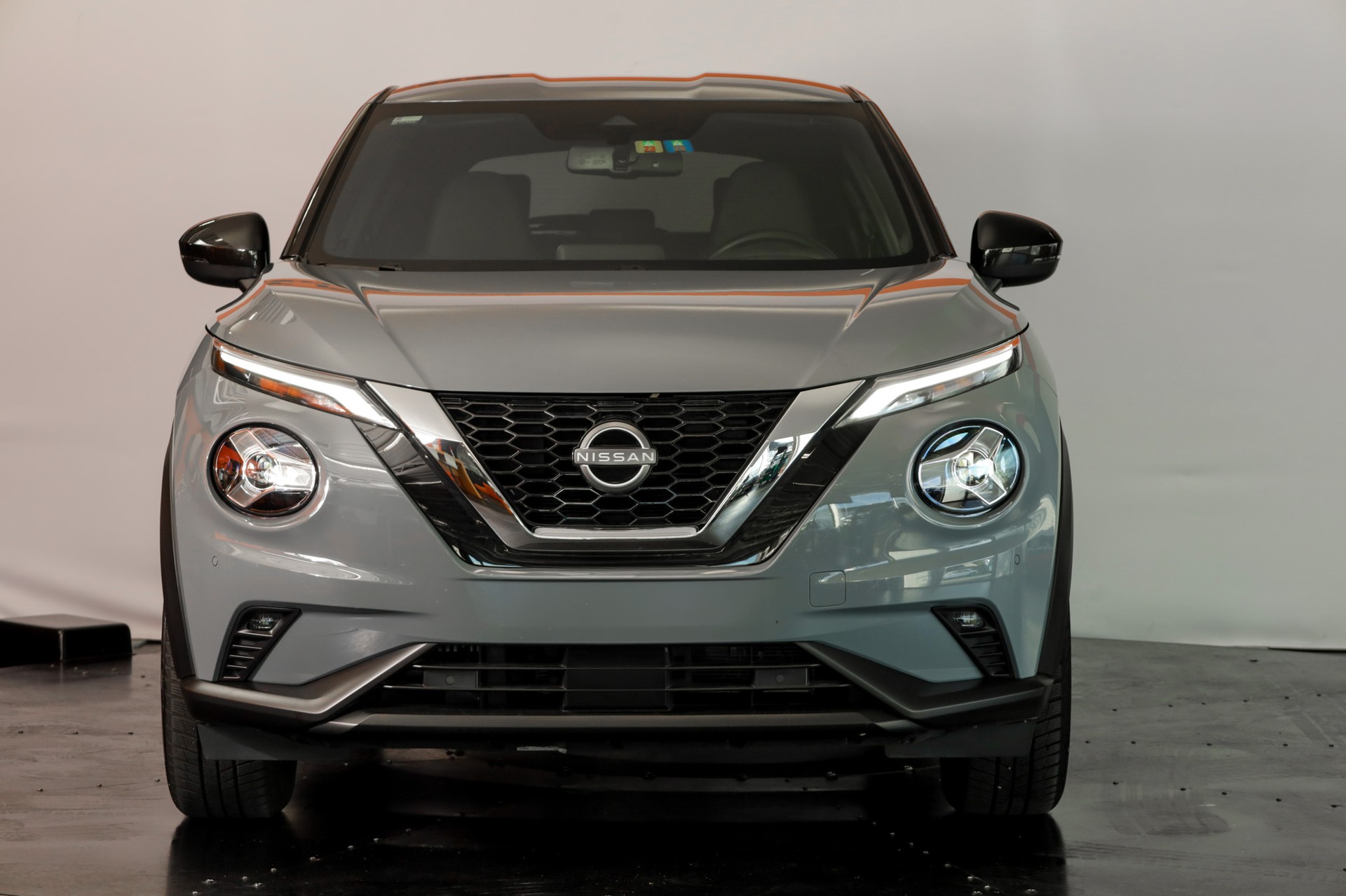 NISSAN Juke 1.0 DIG-T tekna DCT-showroom-element-1