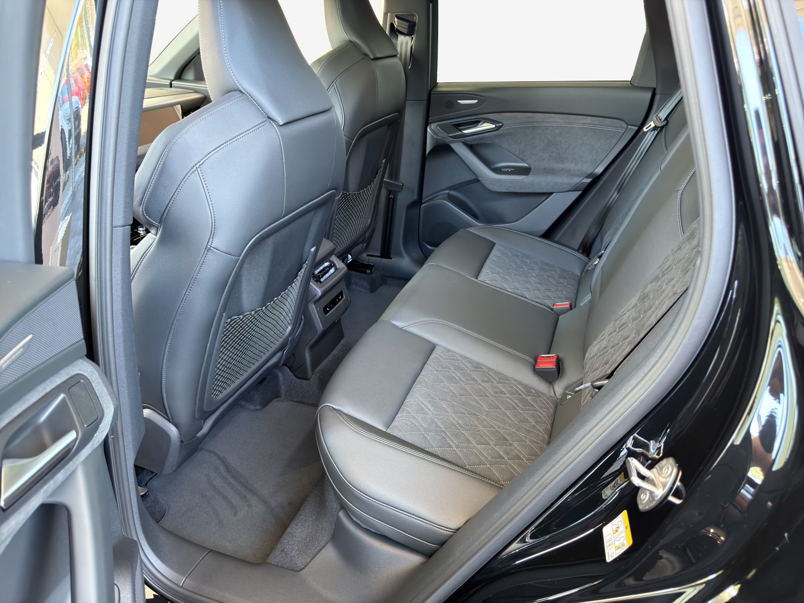 AUDI Q6 e-tron quattro-image-12