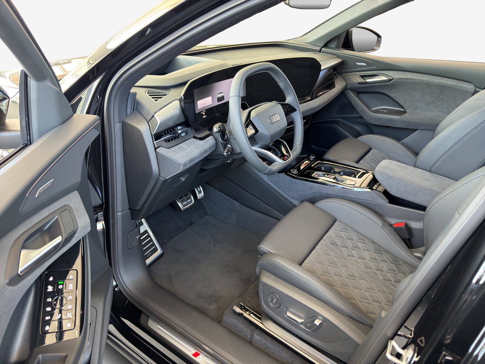 AUDI Q6 e-tron quattro-image-11