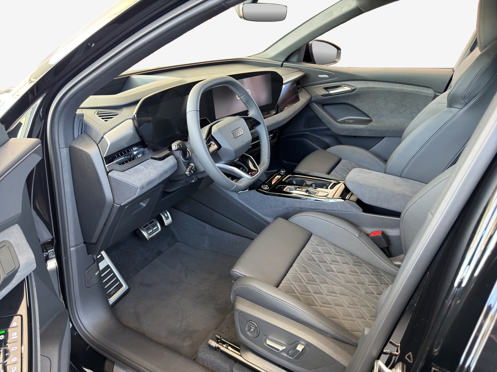 AUDI Q6 e-tron quattro-image-0