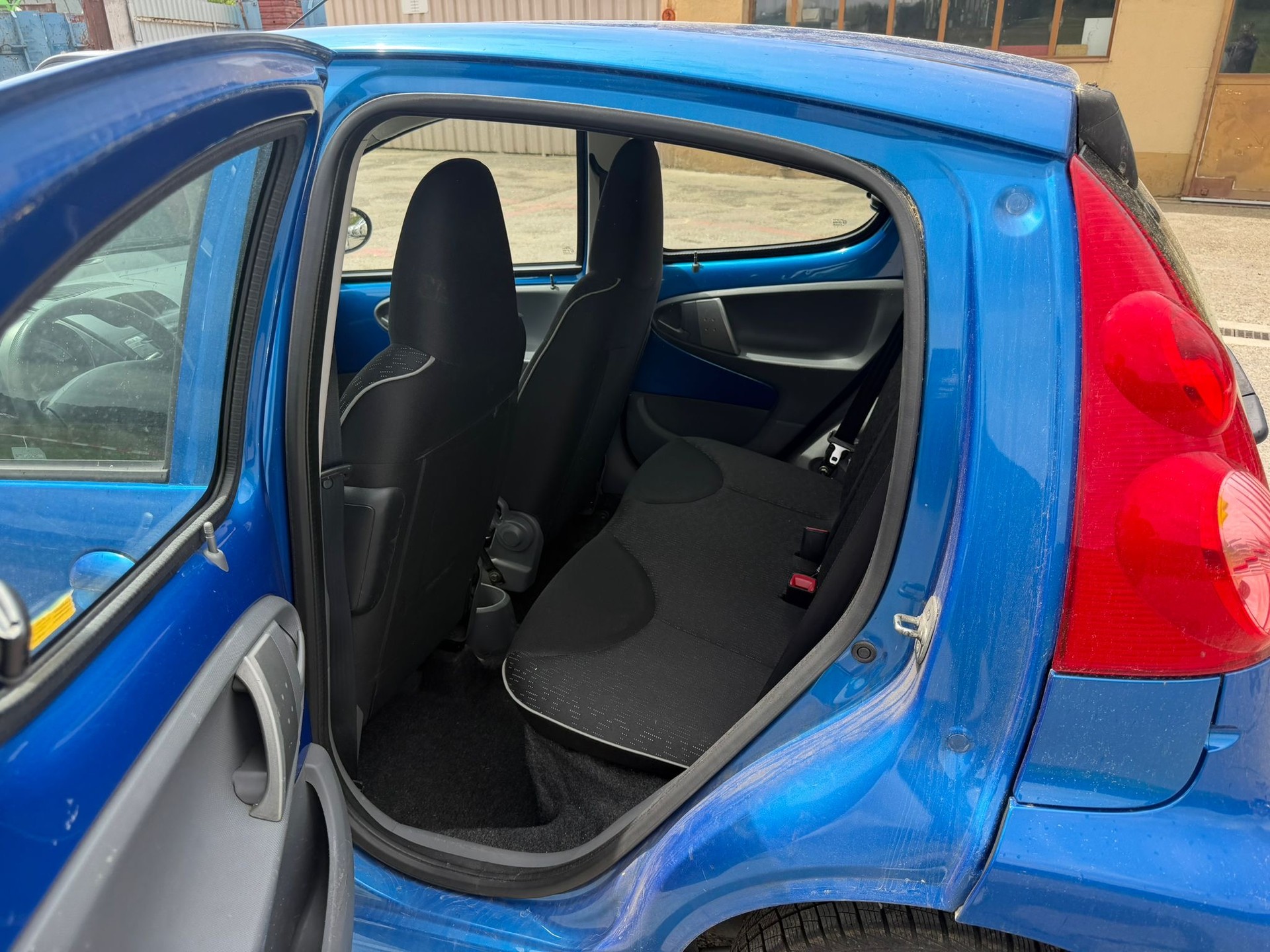 PEUGEOT 107 1.0 Trendy-image-8