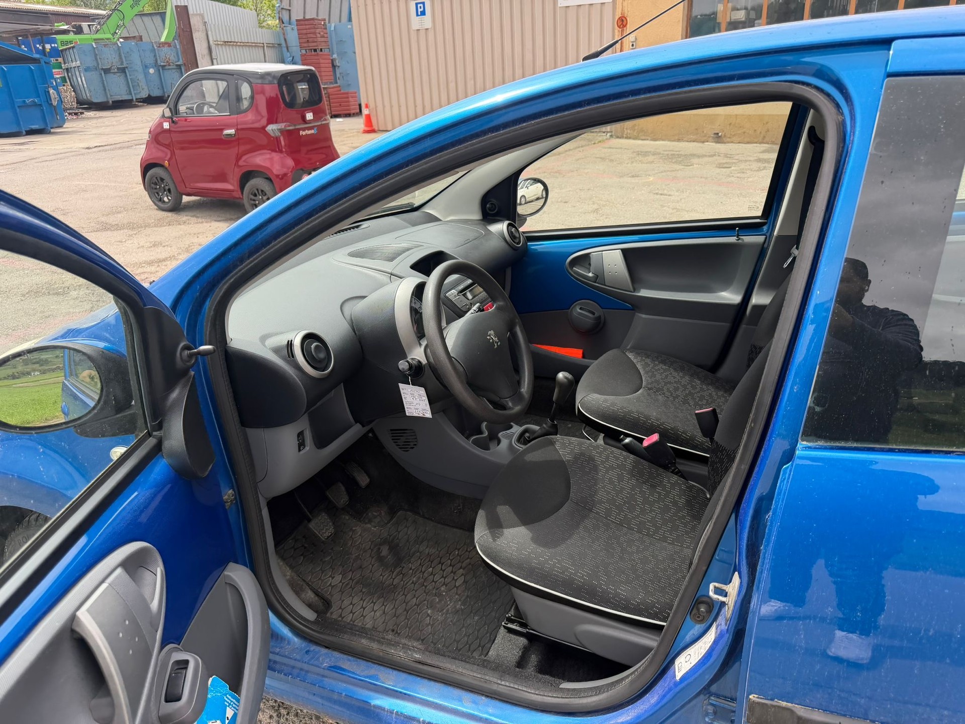 PEUGEOT 107 1.0 Trendy-image-9