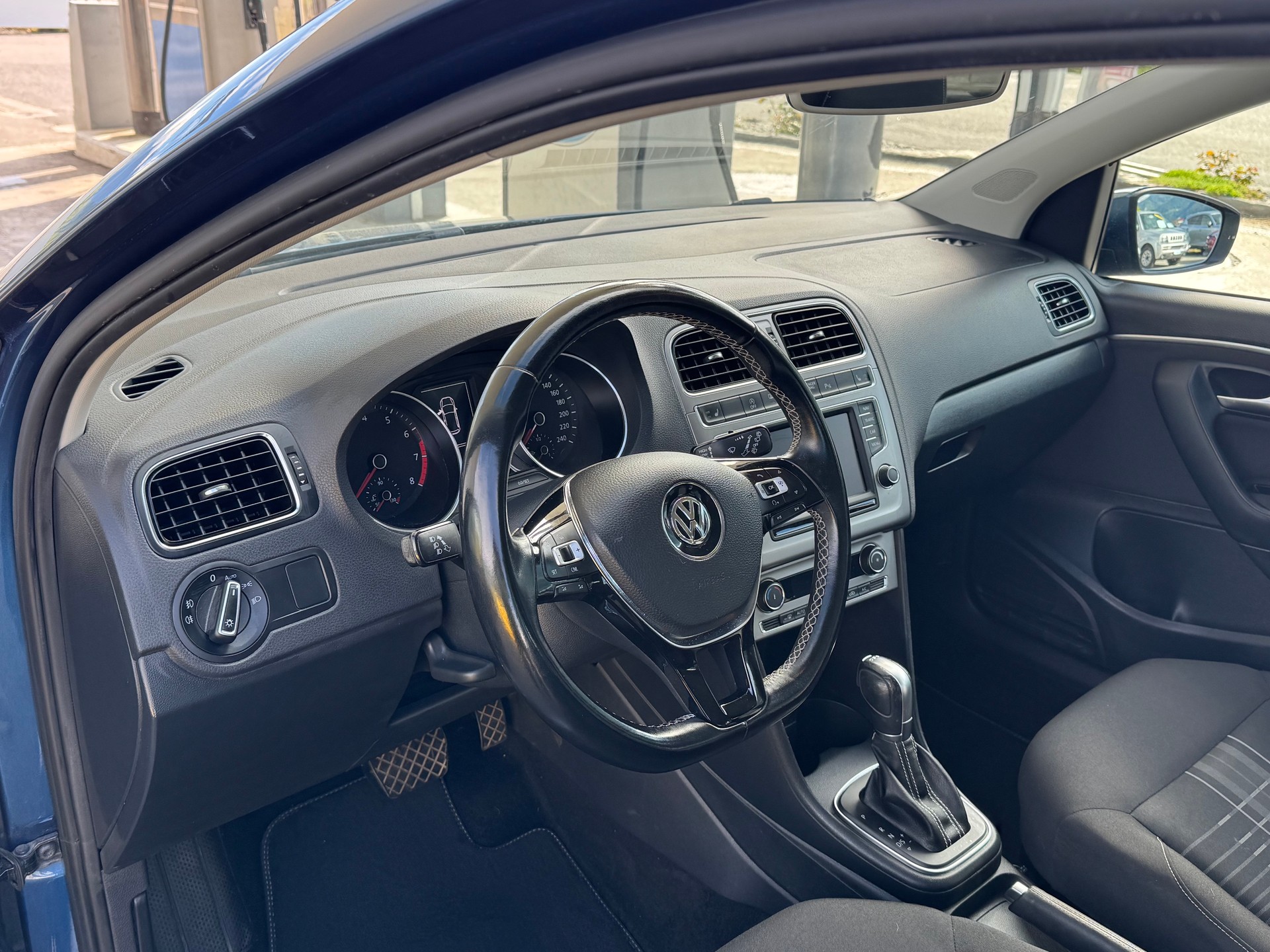 VW Polo 1.2 TSI BMT Lounge DSG-image-7