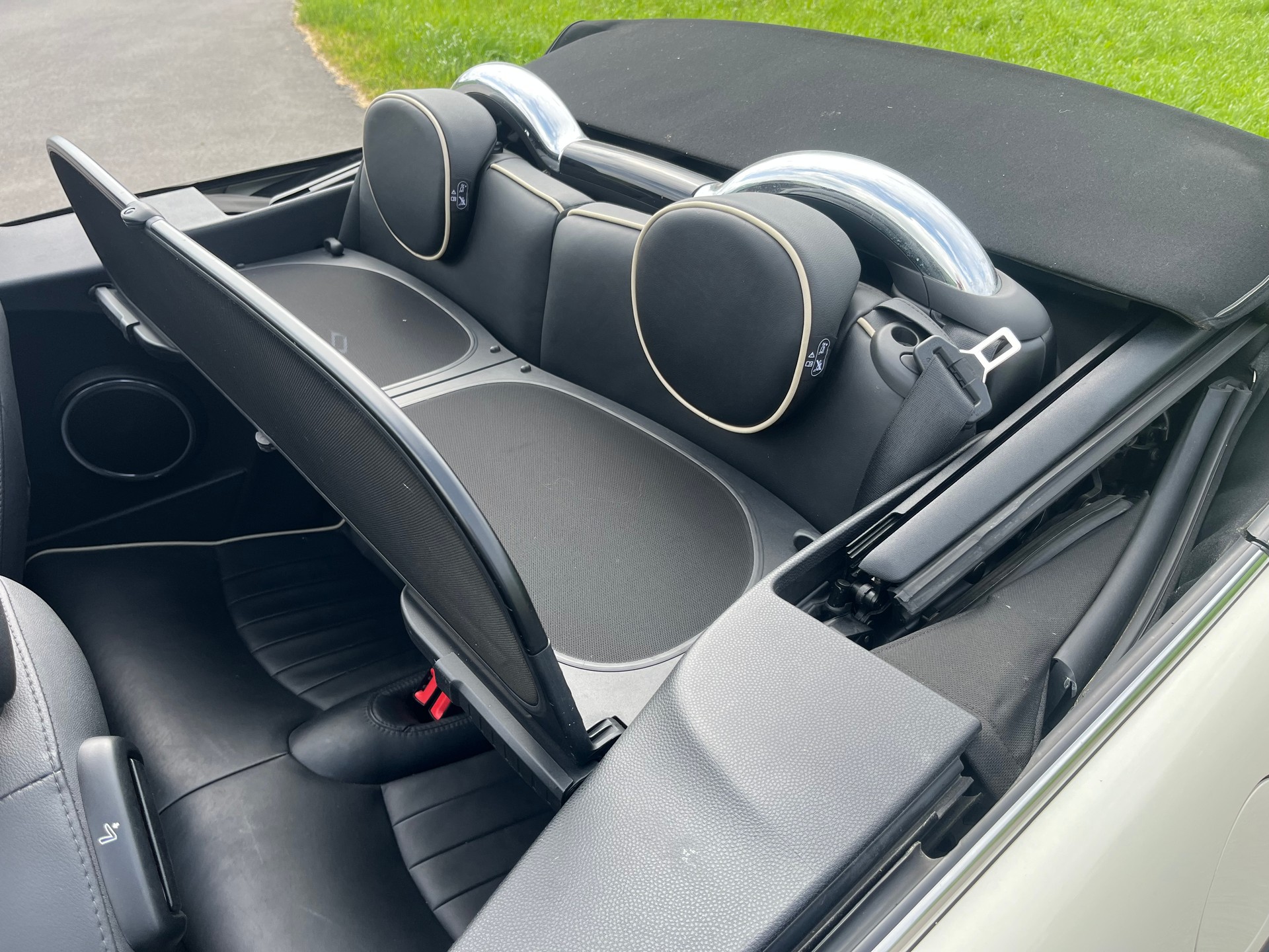 MINI Cooper S Cabriolet-image-9