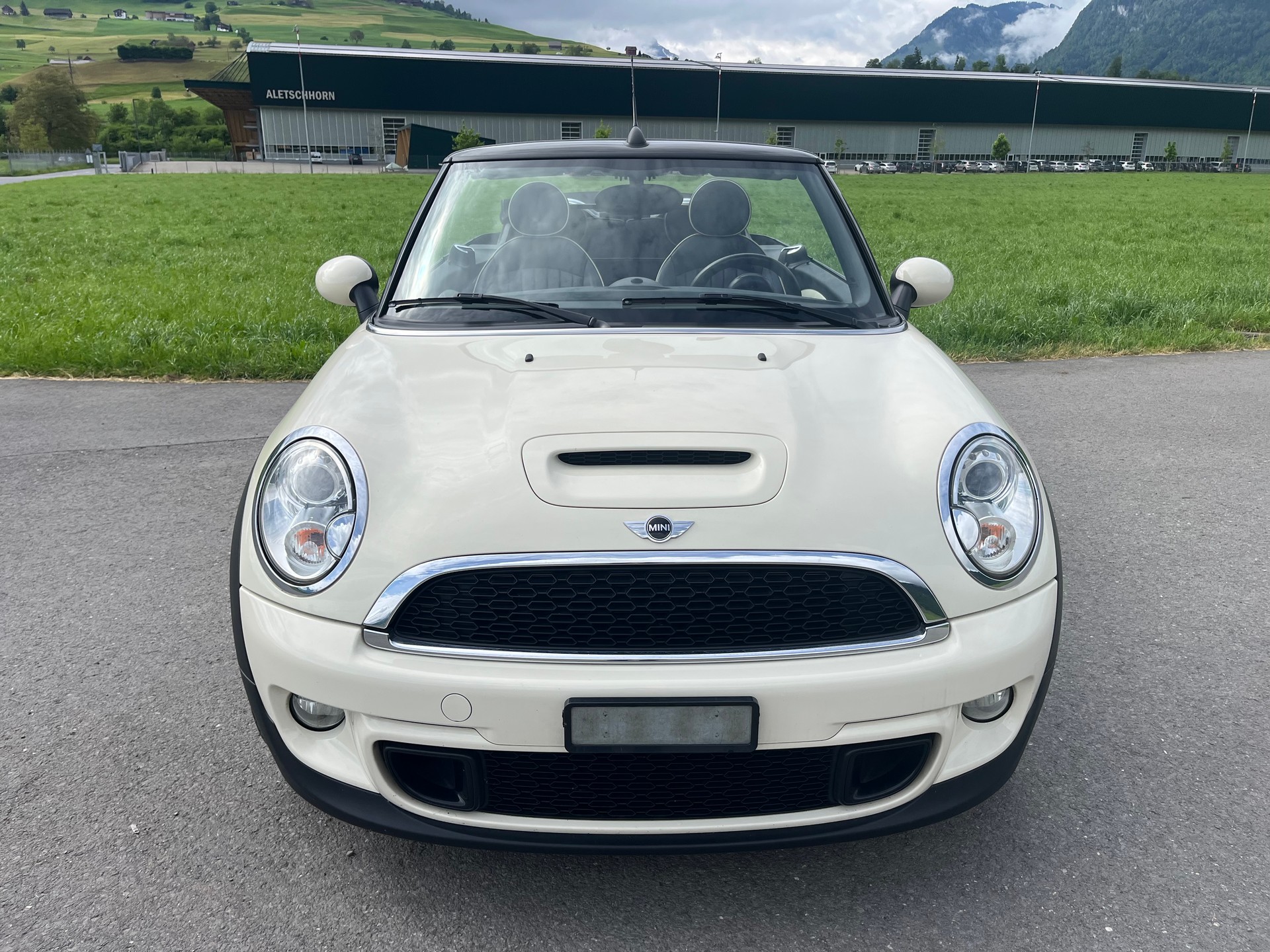 MINI Cooper S Cabriolet-image-1