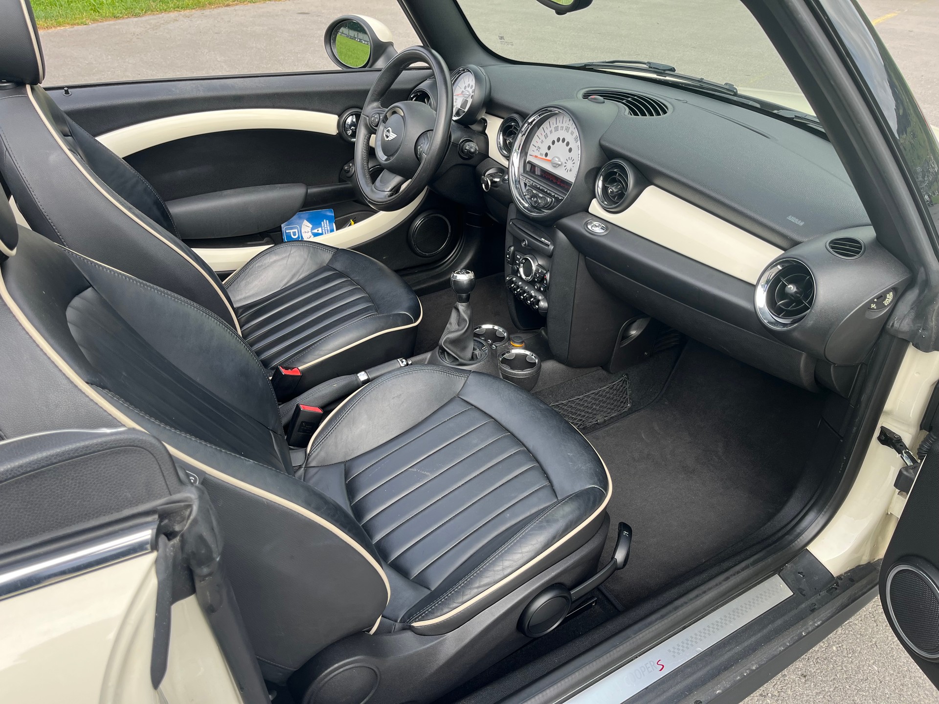MINI Cooper S Cabriolet-image-11