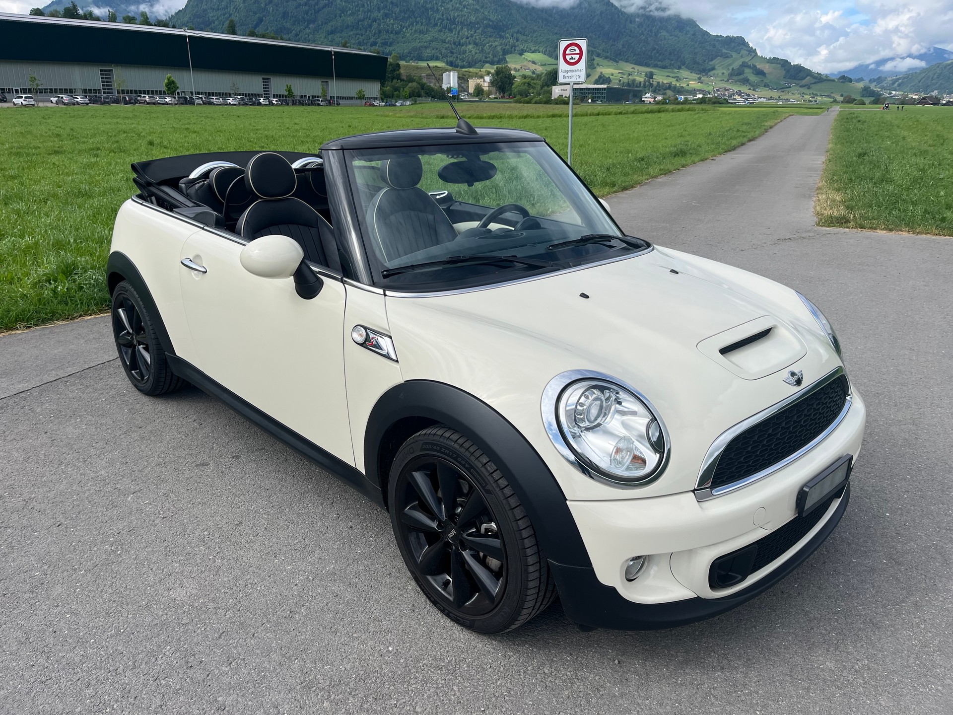 MINI Cooper S Cabriolet-image-2