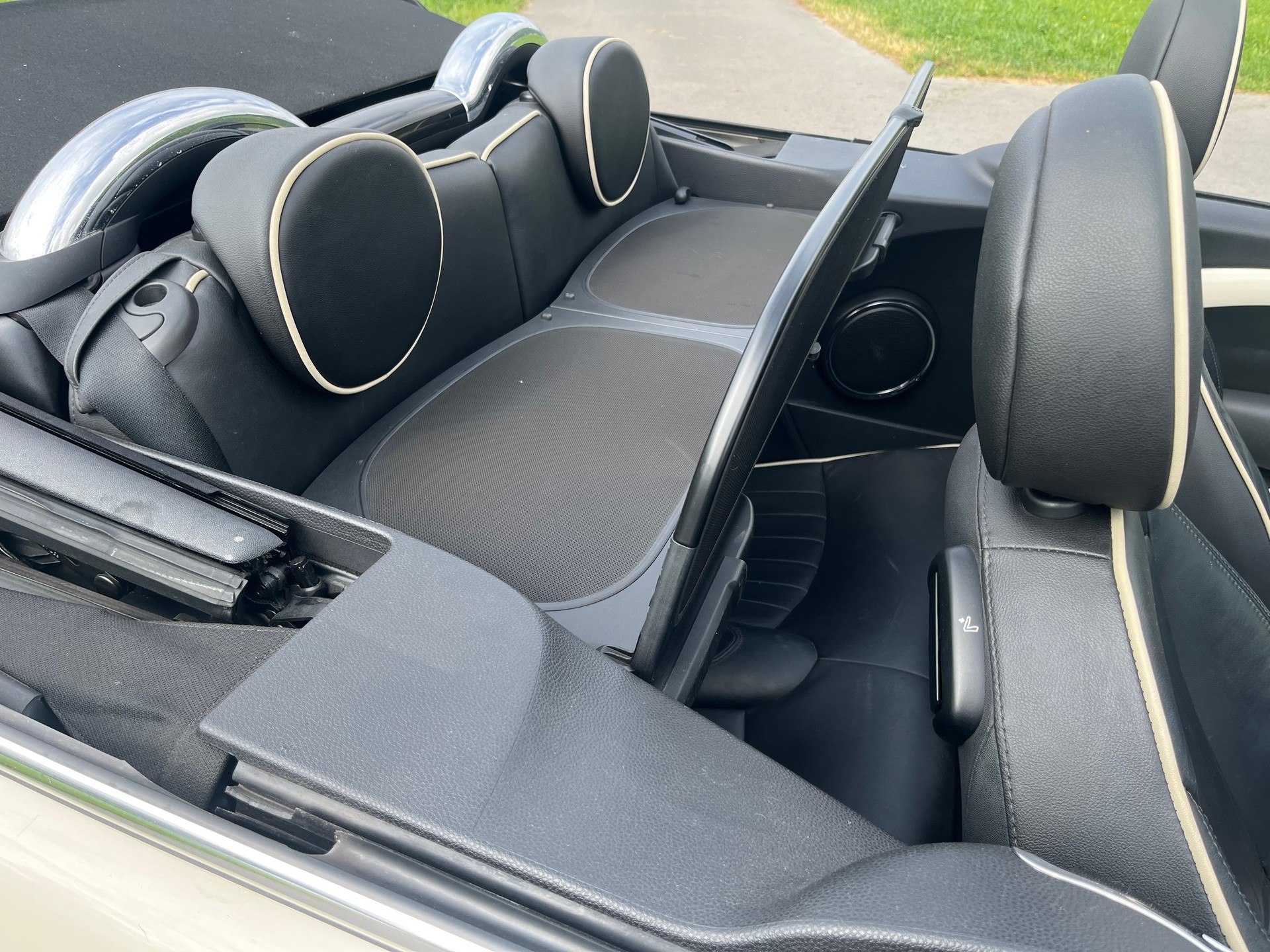 MINI Cooper S Cabriolet-image-10