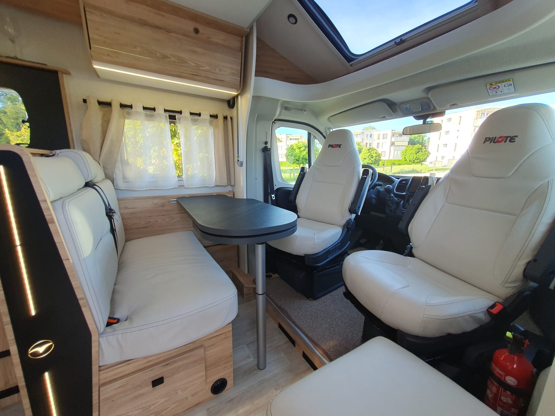 PILOTE P696GJ-image-22