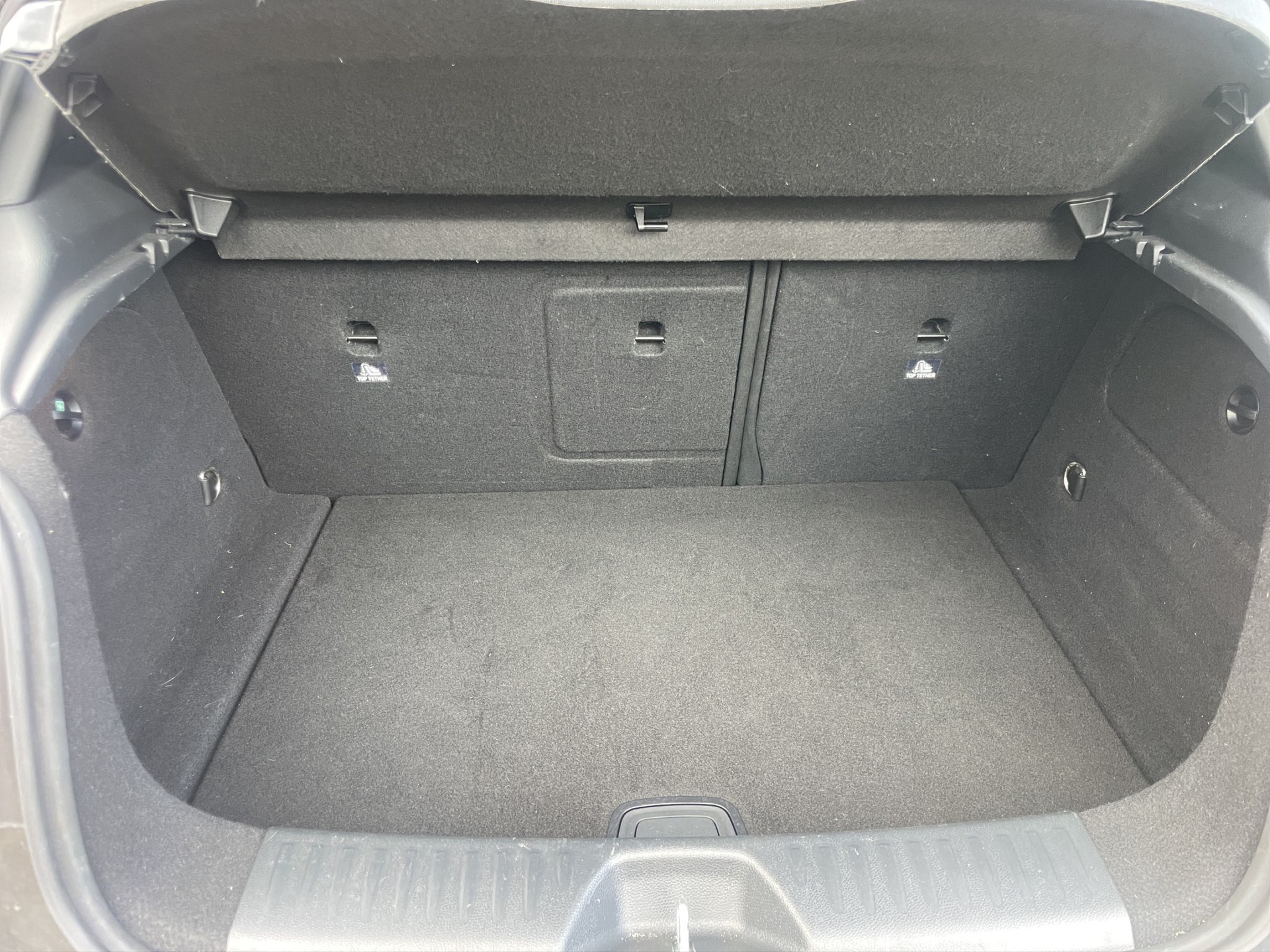 MERCEDES-BENZ A 220 CDI AMG Line 7G-DCT-image-14