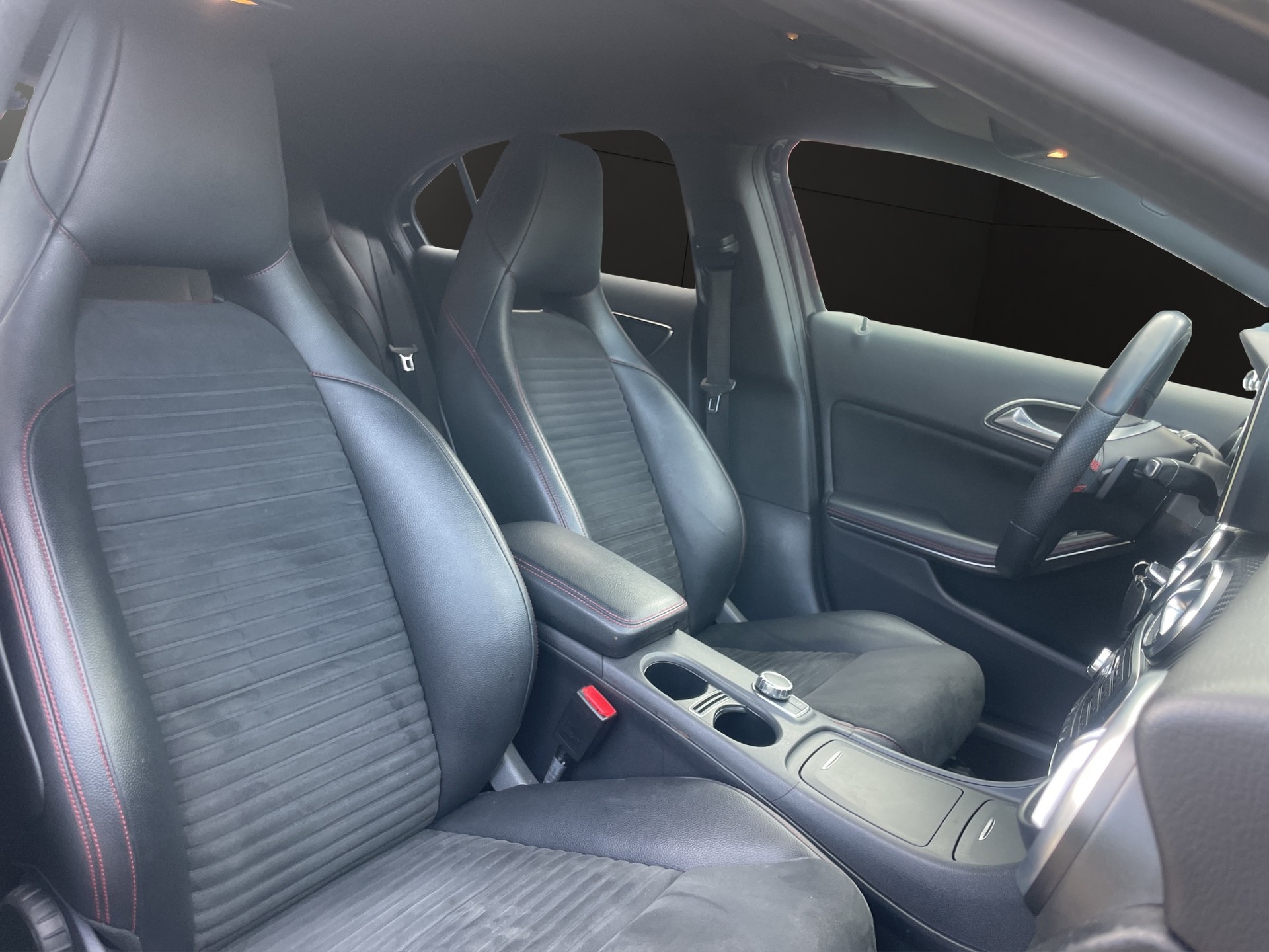 MERCEDES-BENZ A 220 CDI AMG Line 7G-DCT-image-12
