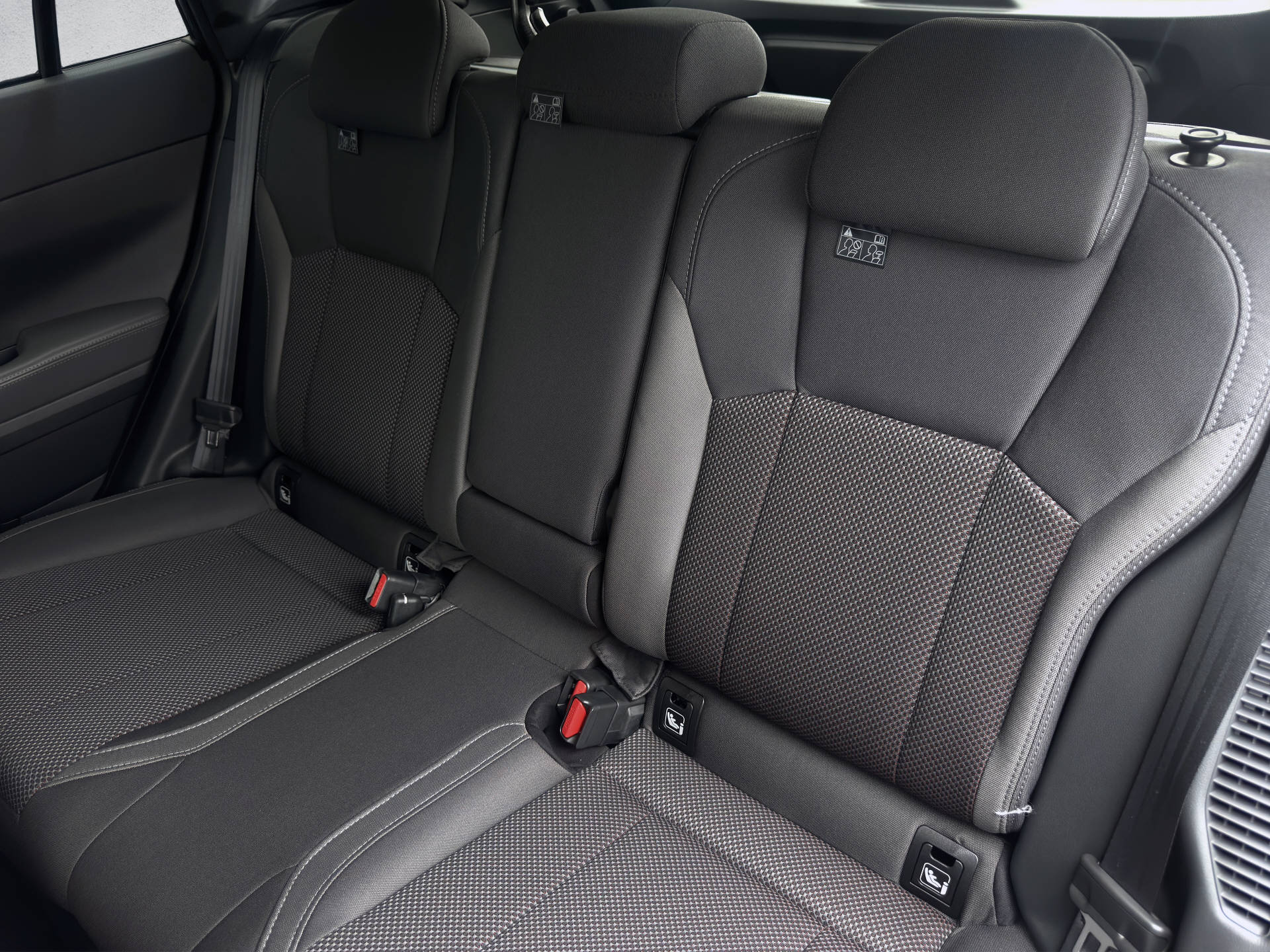 SUBARU Impreza 2.0i e-Boxer Swiss Plus-image-9