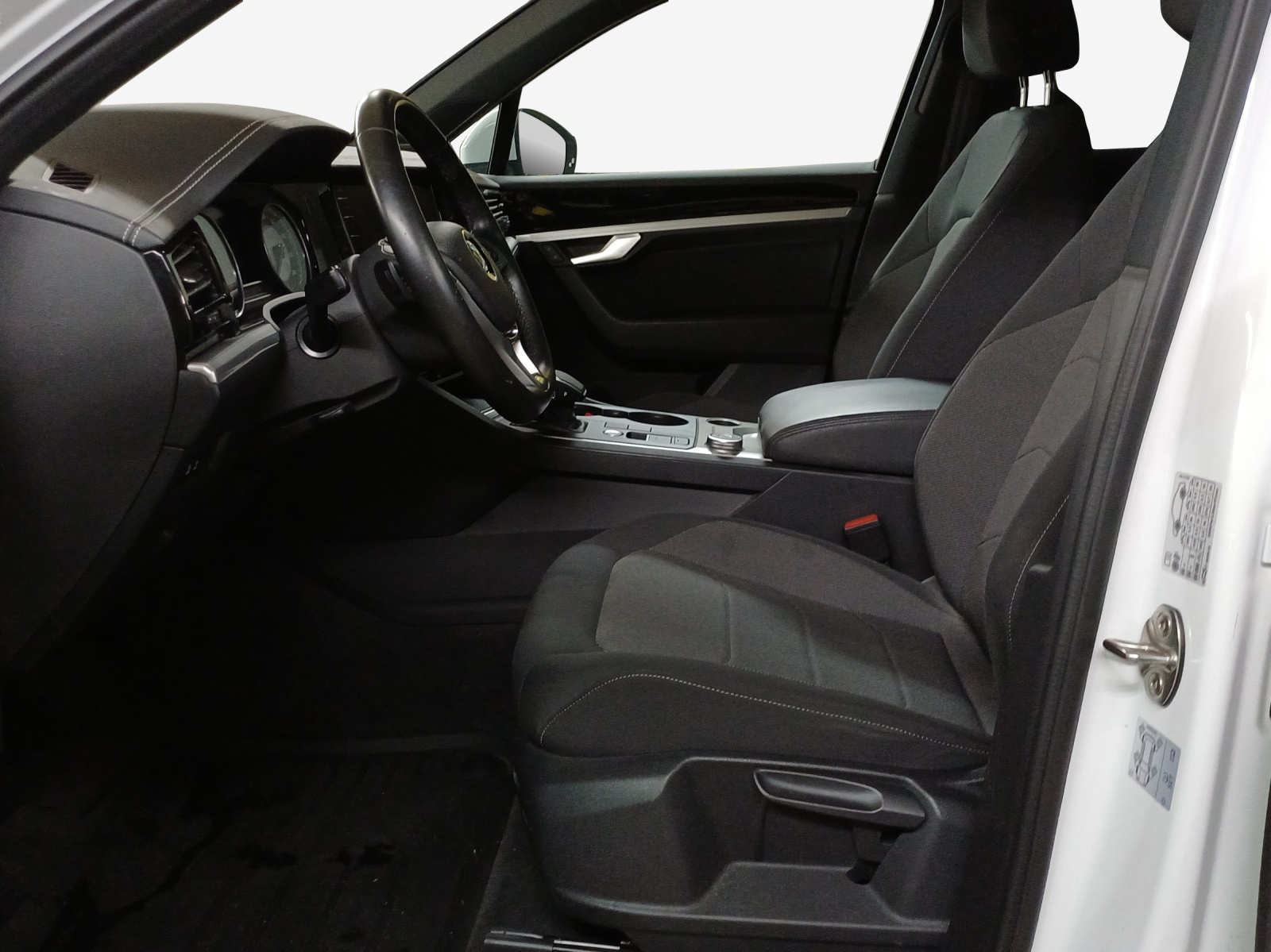 VW Touareg 3.0 TDI Basic Tiptronic-image-7