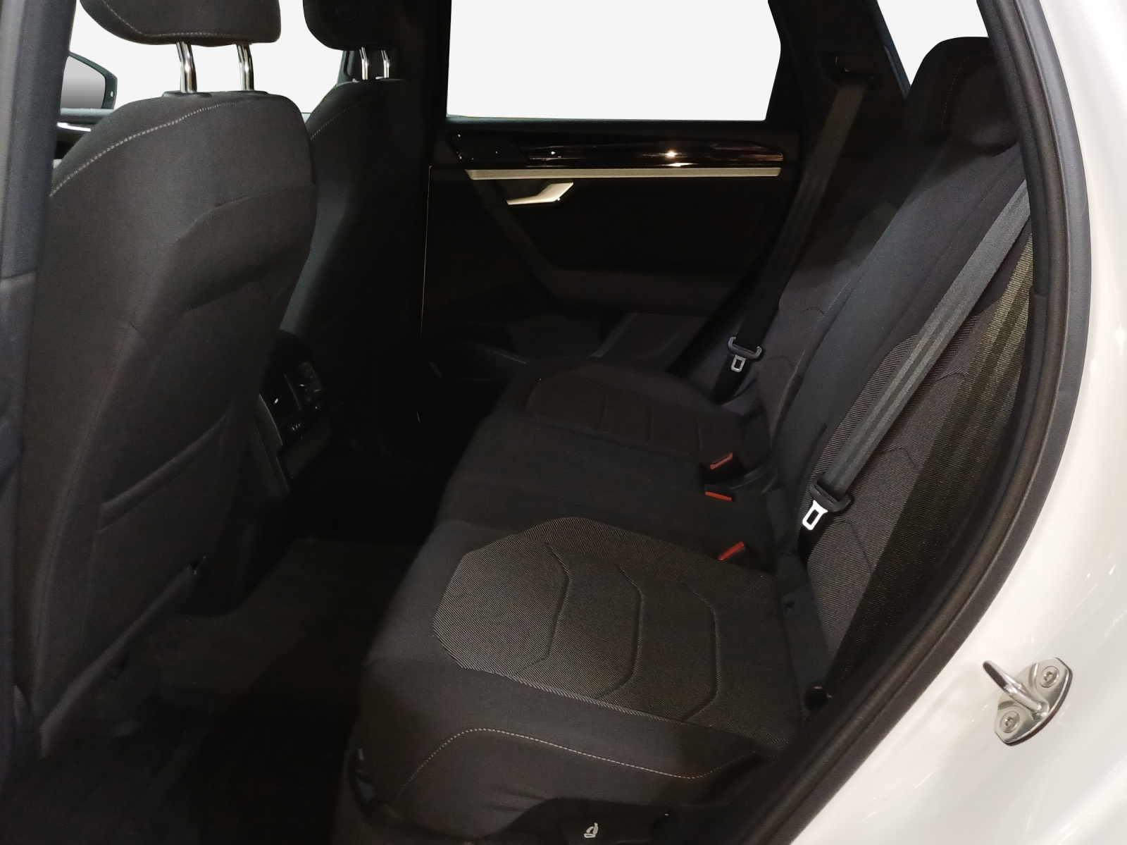 VW Touareg 3.0 TDI Basic Tiptronic-image-11